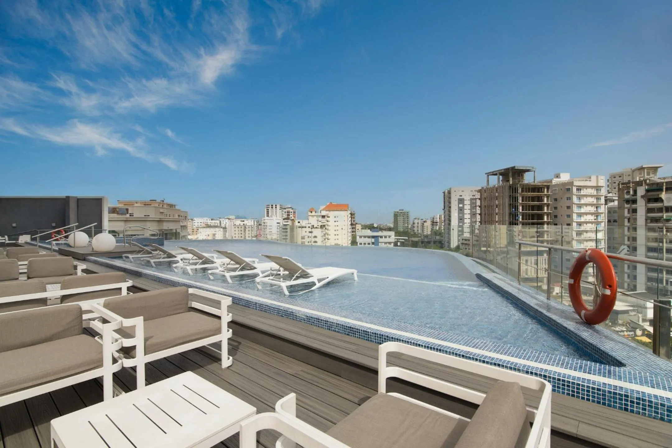 Swimming pool in Embassy Suites by Hilton Santo Domingo