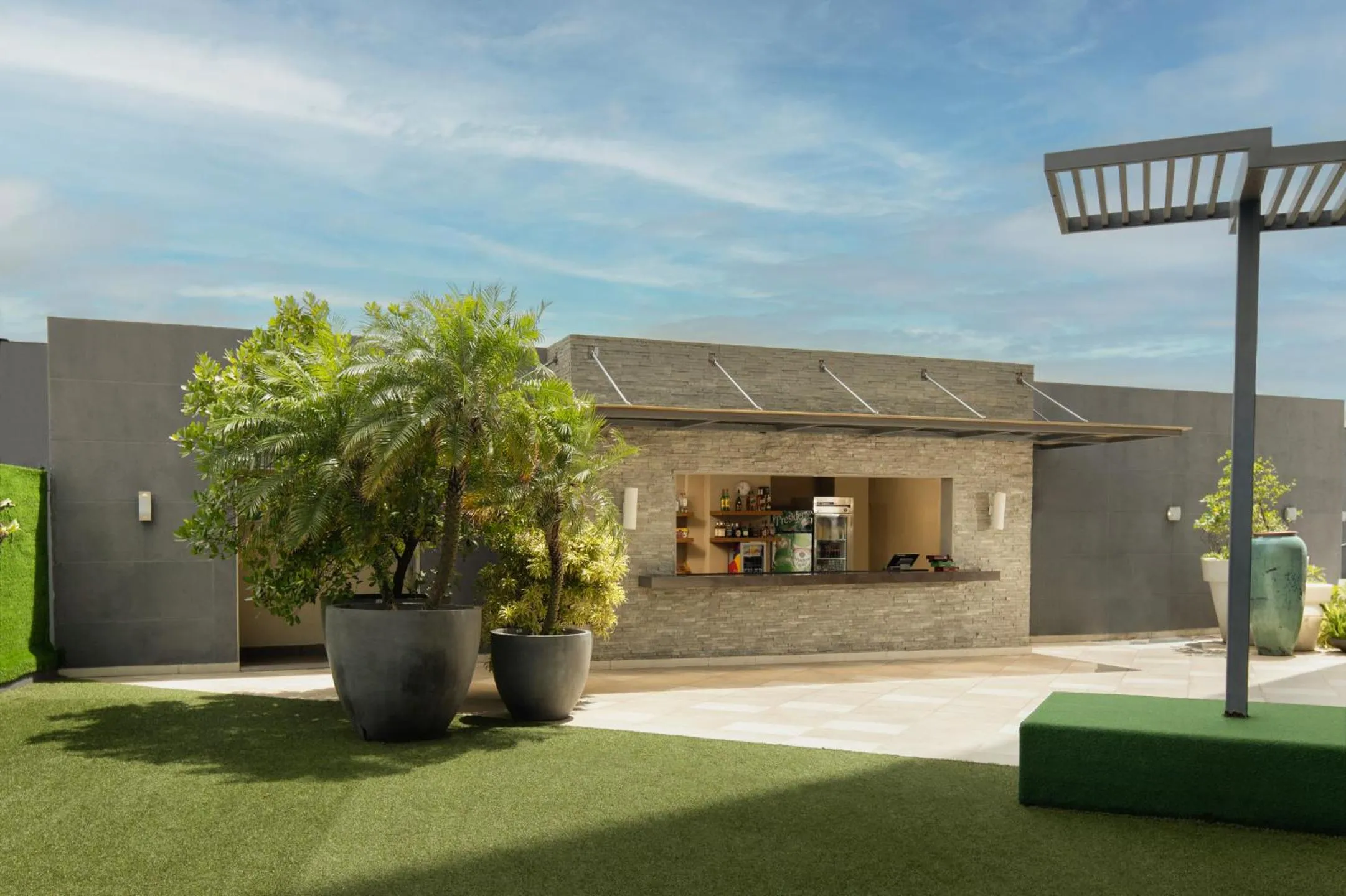 Swimming pool in Embassy Suites by Hilton Santo Domingo