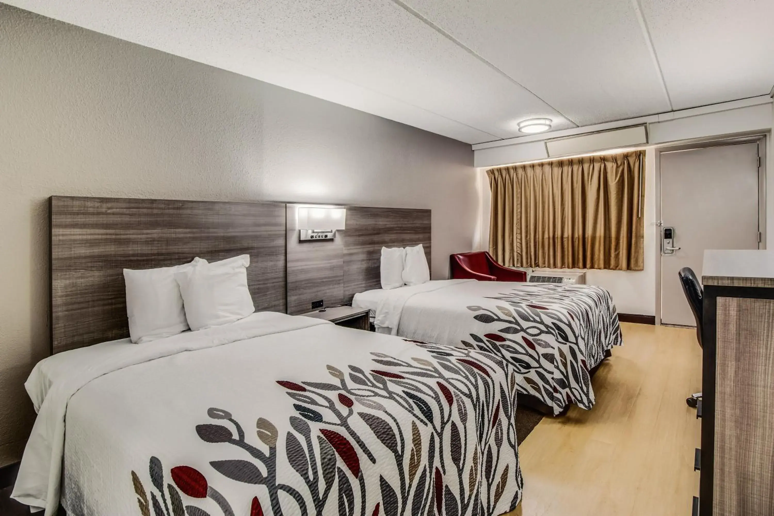 Standard Room with Two Double Beds Smoke Free in Red Roof Inn Columbia East - Ft Jackson Standard Room with Two Double Beds Smoke Free in Red Roof Inn Columbia East - Ft Jackson