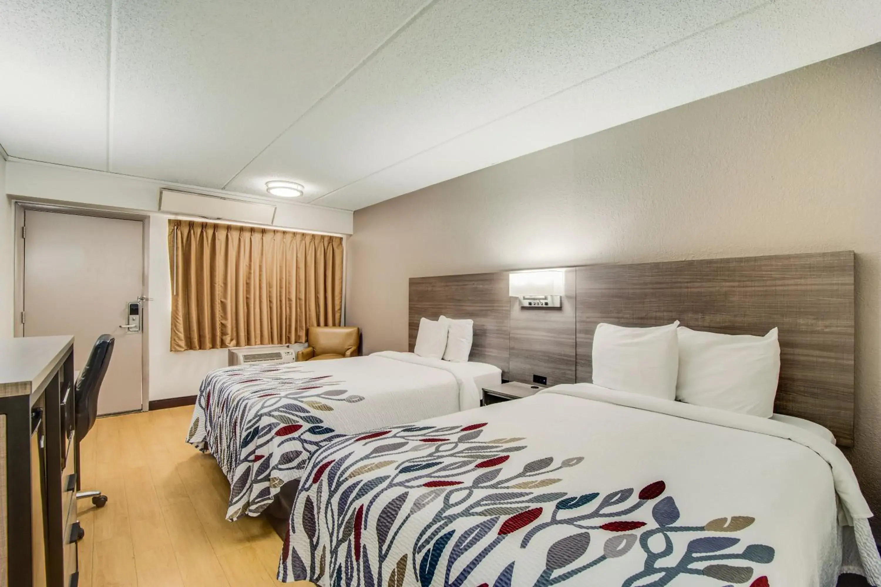 Deluxe Room with Two Double Beds Smoke Free in Red Roof Inn Columbia East - Ft Jackson Deluxe Room with Two Double Beds Smoke Free in Red Roof Inn Columbia East - Ft Jackson