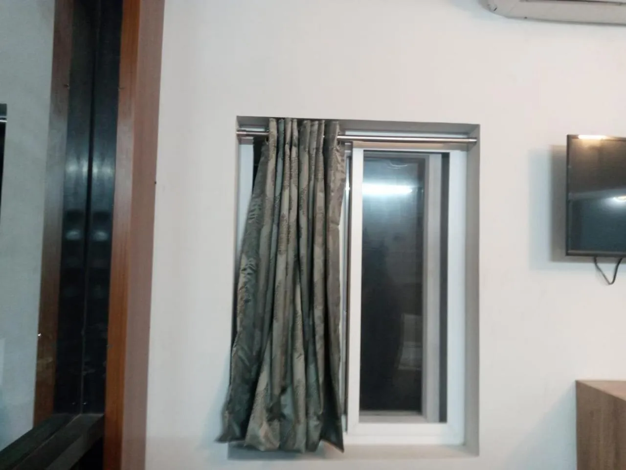 air conditioner in Season 4 Residences - 1BHK furnished apartments (near Apollo Proton, Tidal park)