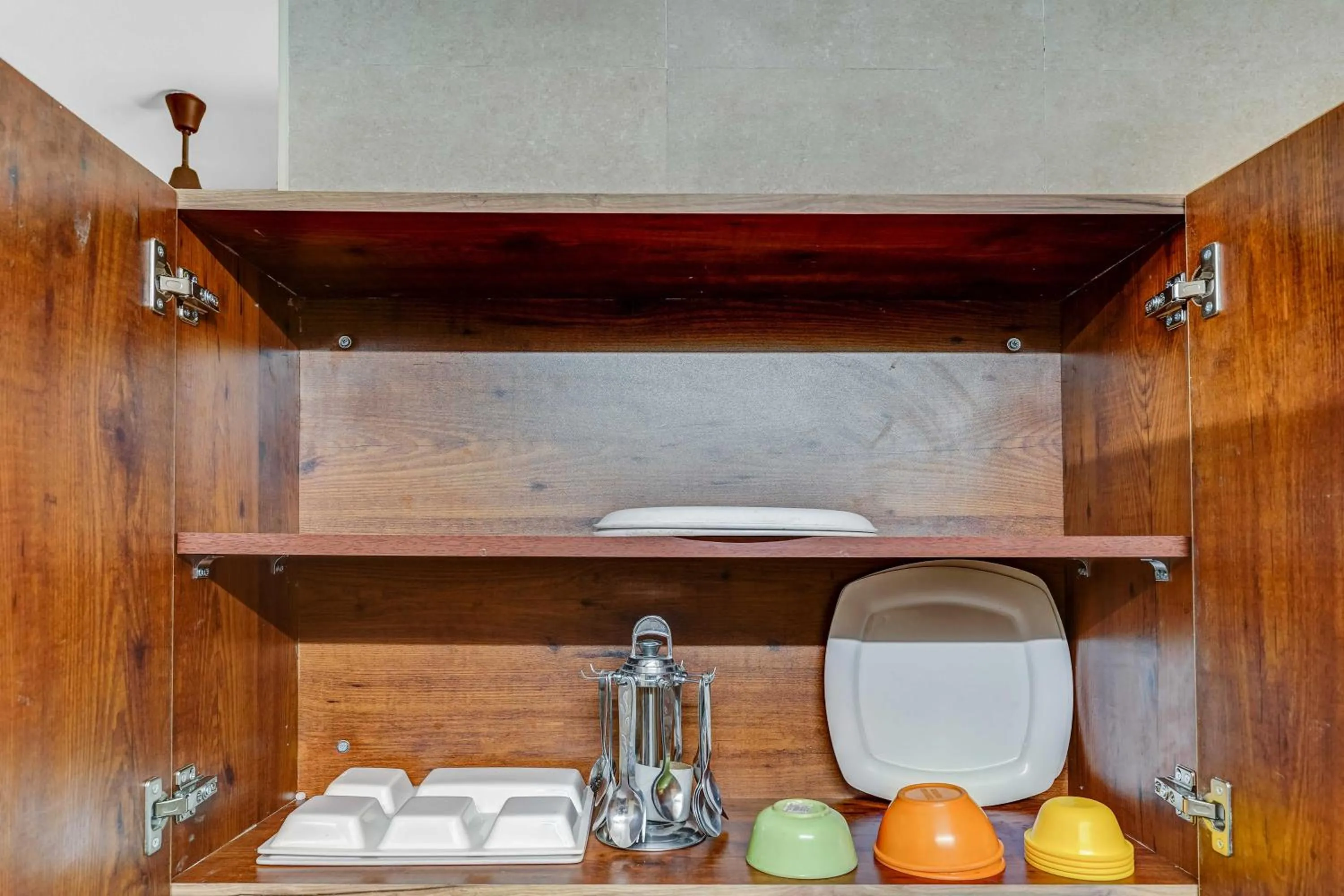 Restaurant/places to eat in Season 4 Residences - 1BHK furnished apartments (near Apollo Proton, Tidal park)