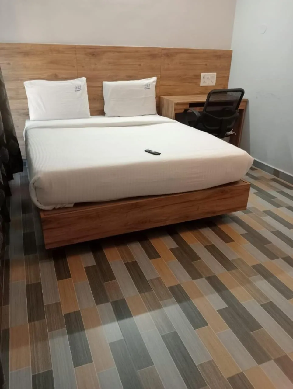 Bed in Season 4 Residences - 1BHK furnished apartments (near Apollo Proton, Tidal park)