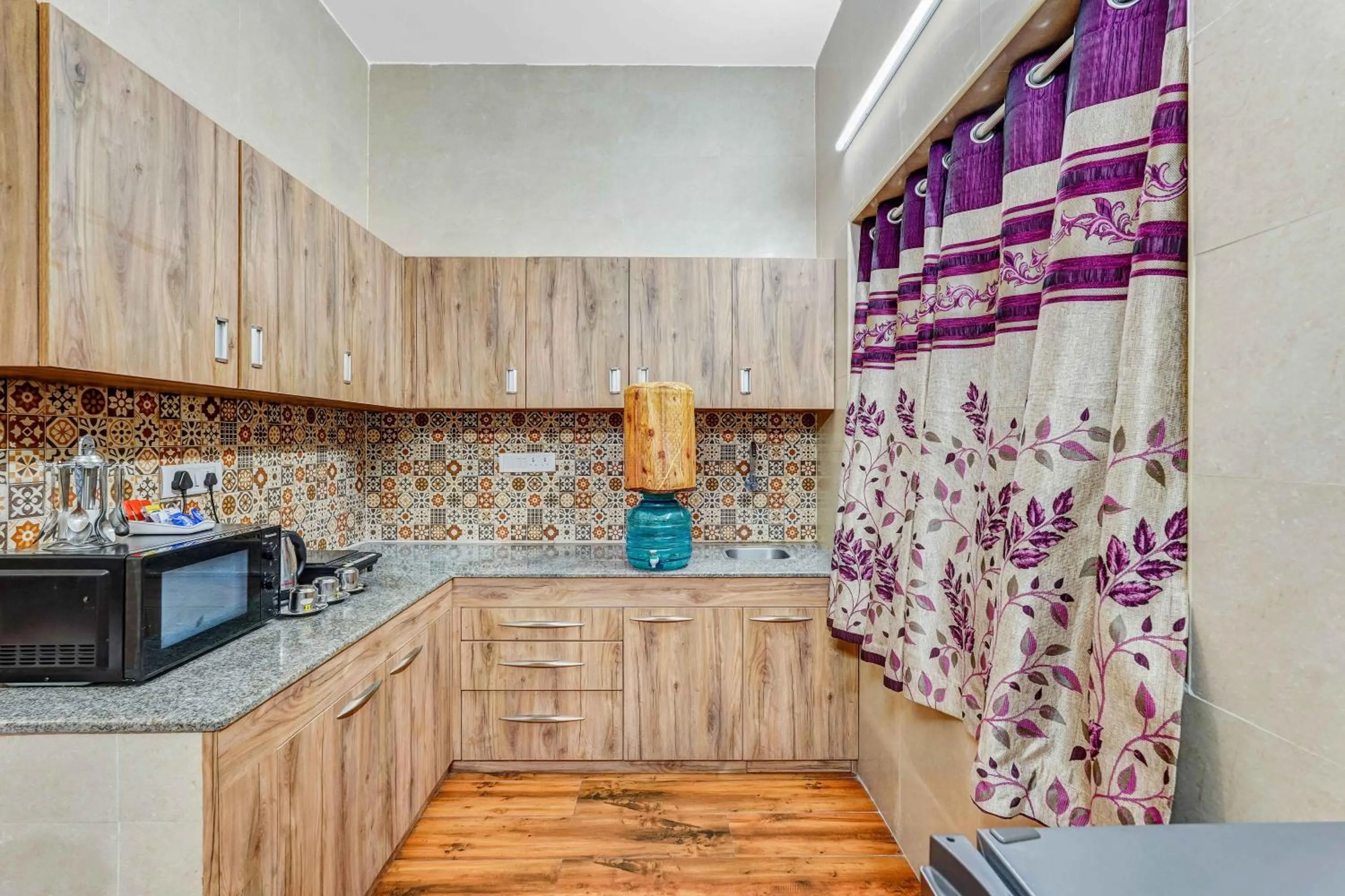 Restaurant/places to eat in Season 4 Residences - 1BHK furnished apartments (near Apollo Proton, Tidal park)