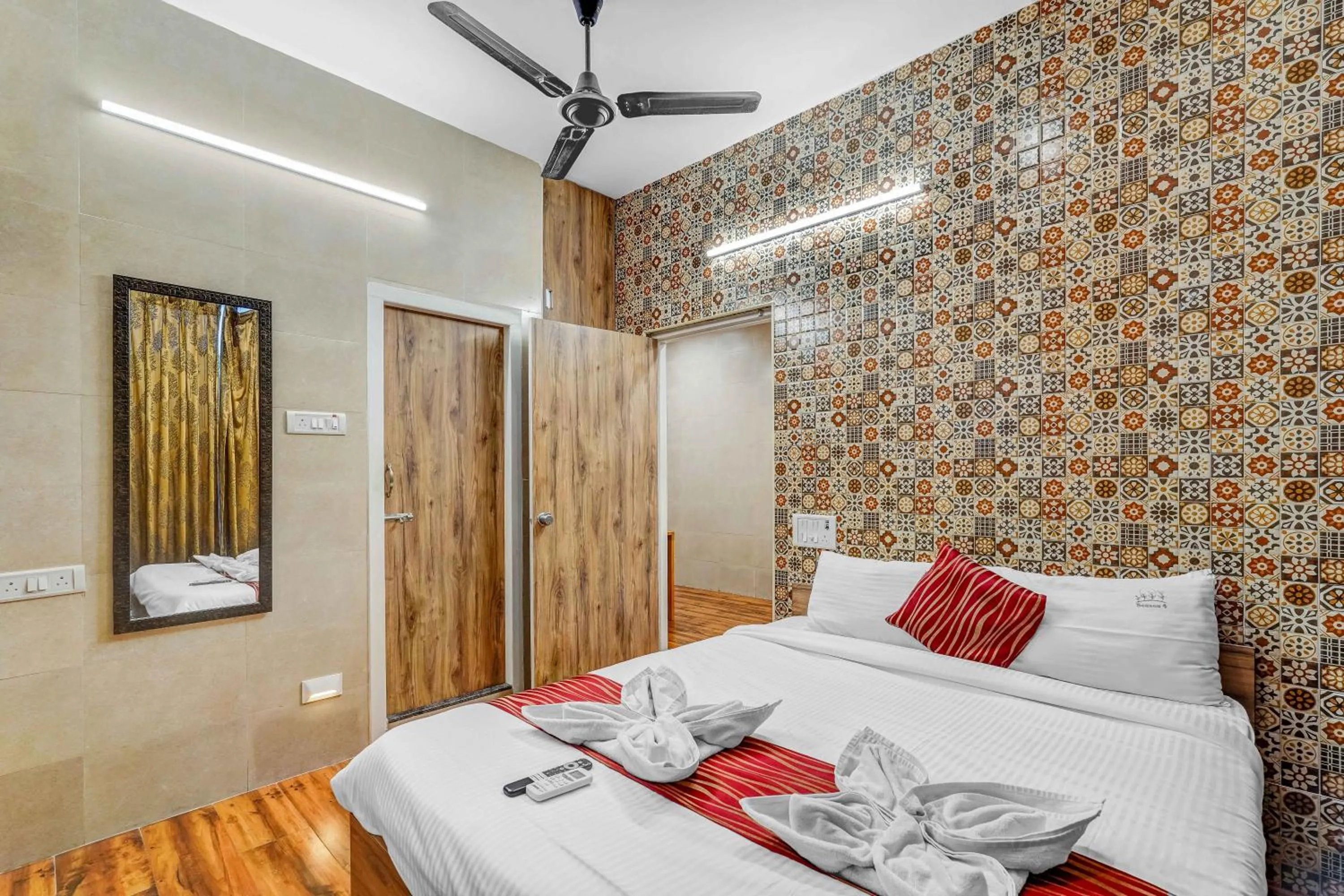 Restaurant/places to eat, Bed in Season 4 Residences - 1BHK furnished apartments (near Apollo Proton, Tidal park)