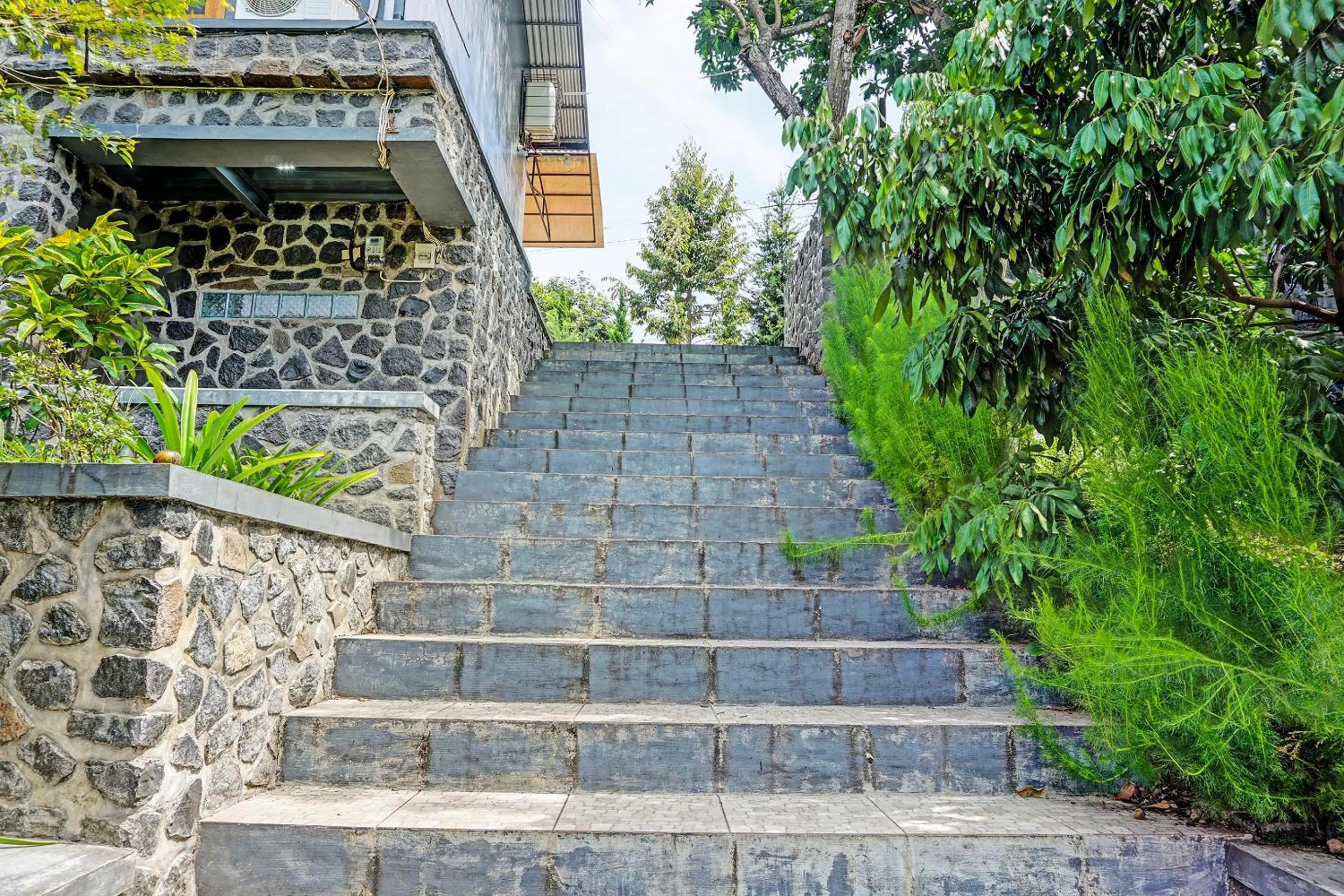 Lobby or reception in Hotel O Juanda Homestay Syariah