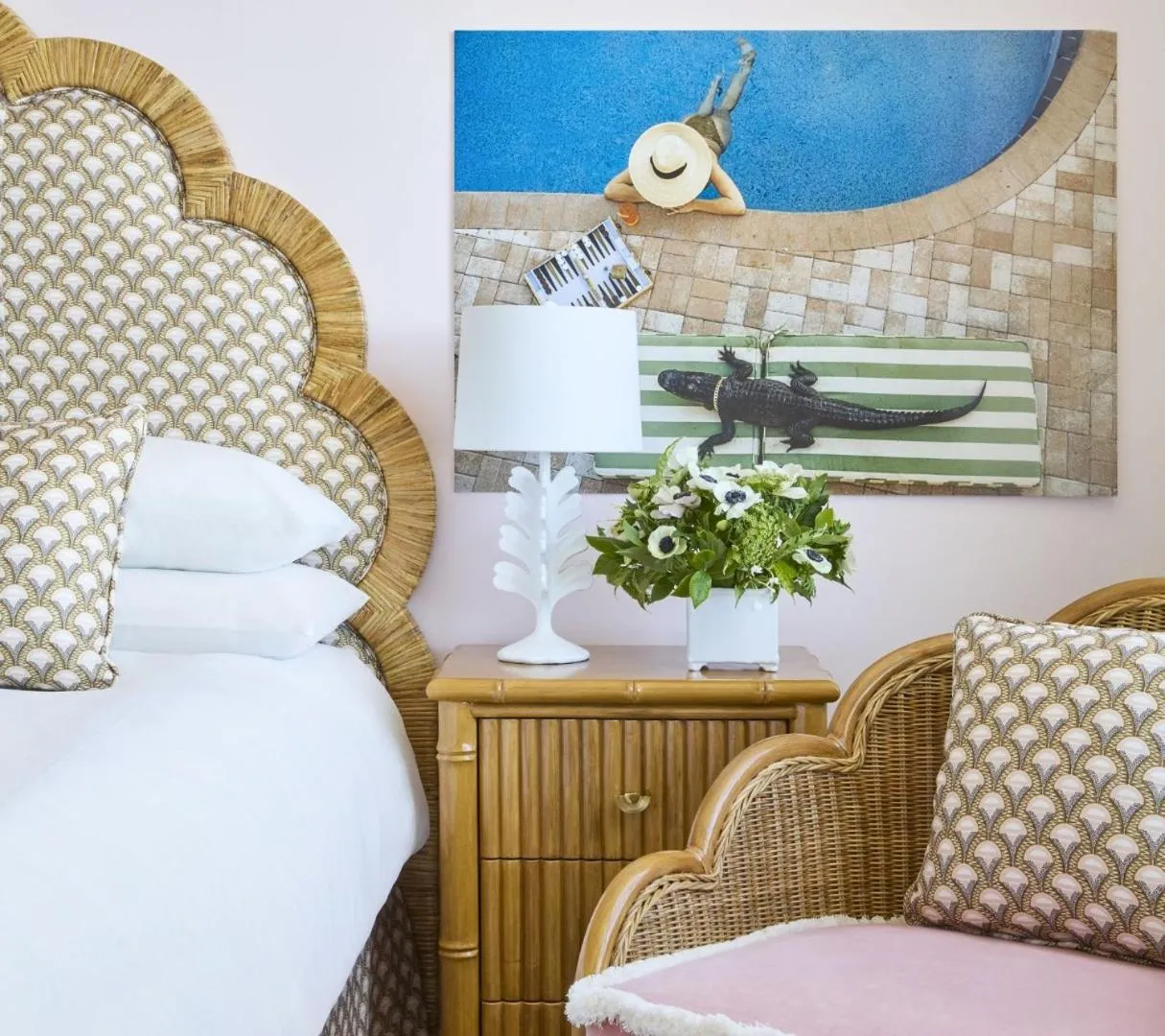 Bed in The Colony Hotel