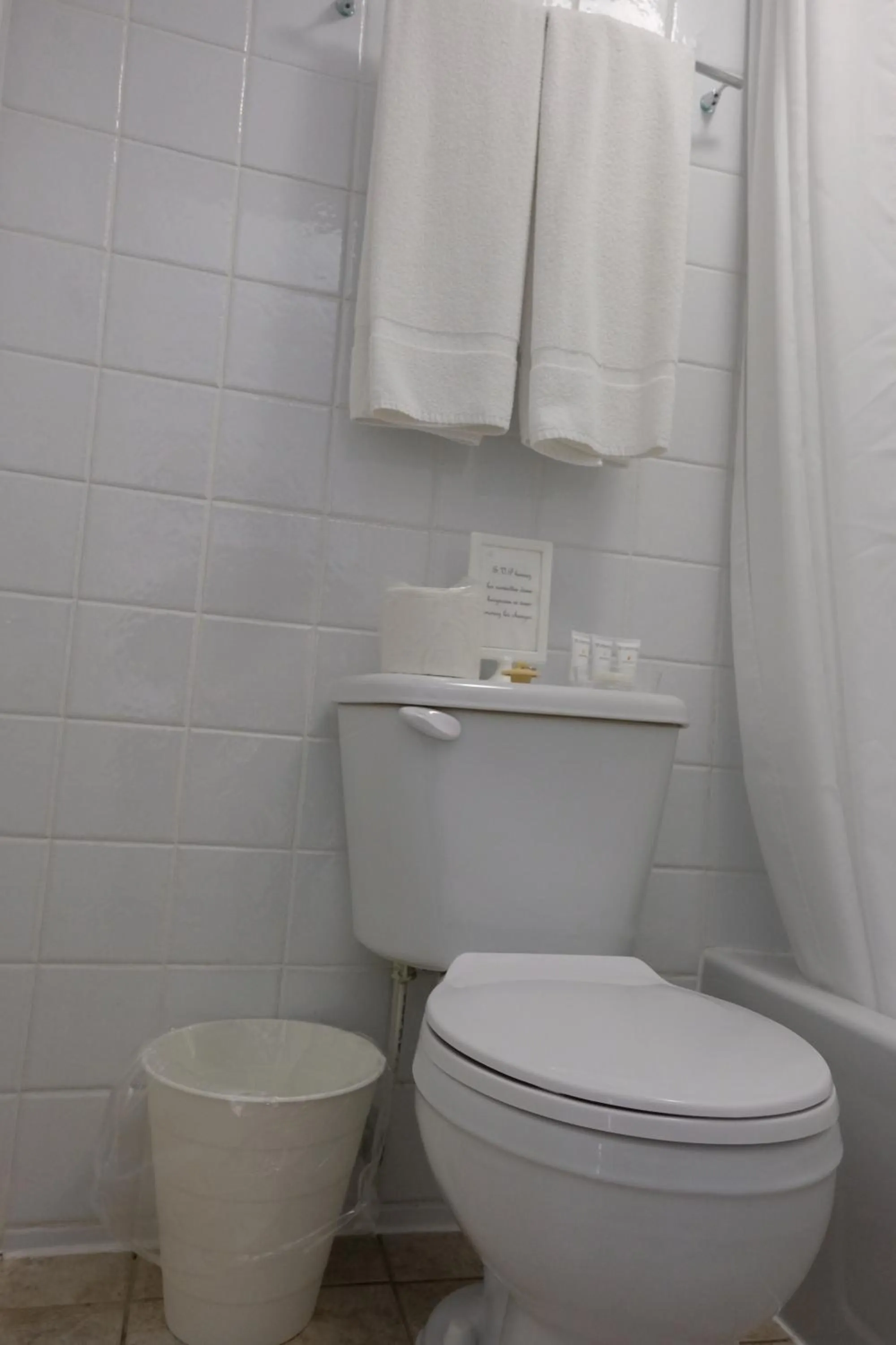 Bathroom in Au Petit Hôtel