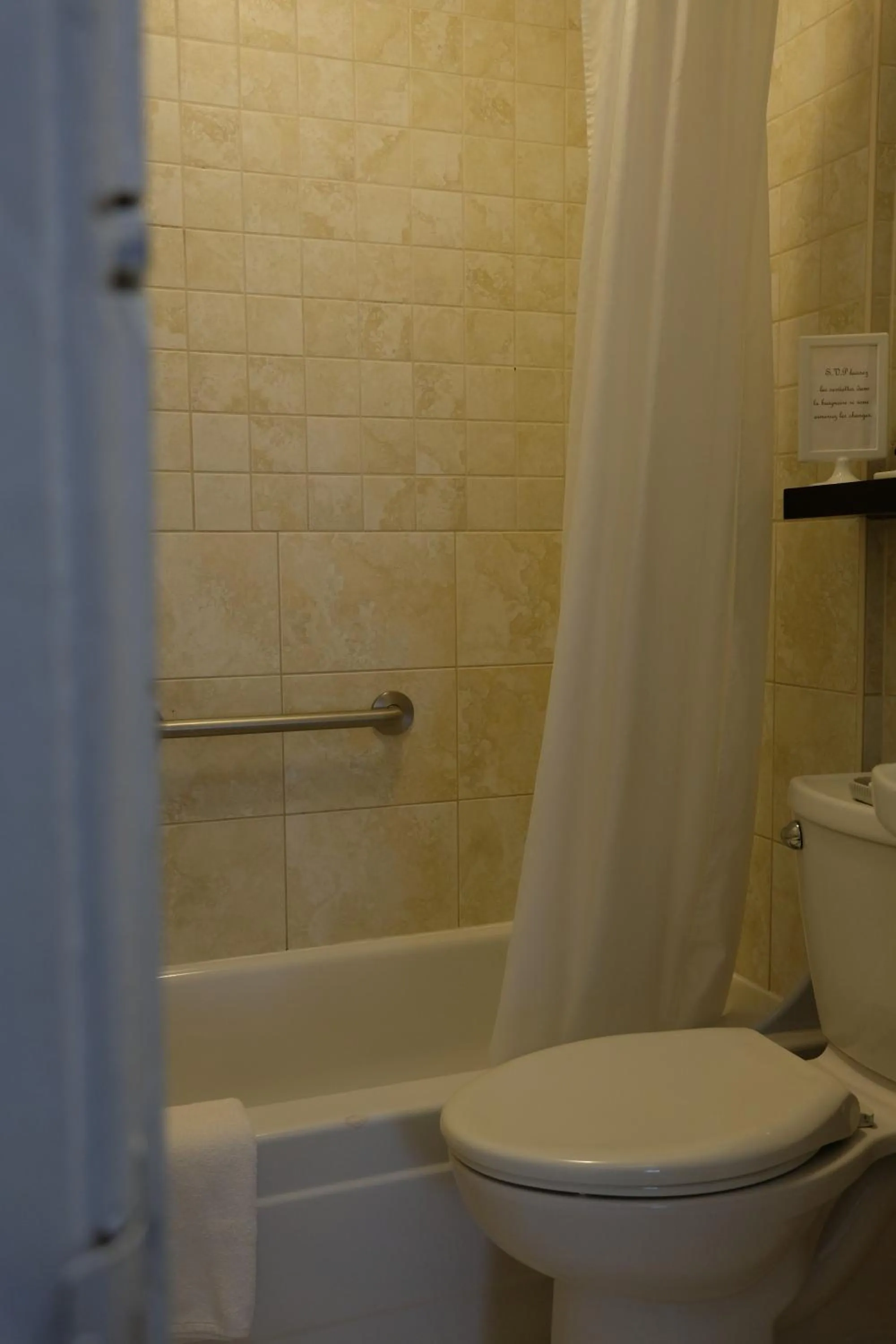 Bathroom in Au Petit Hôtel