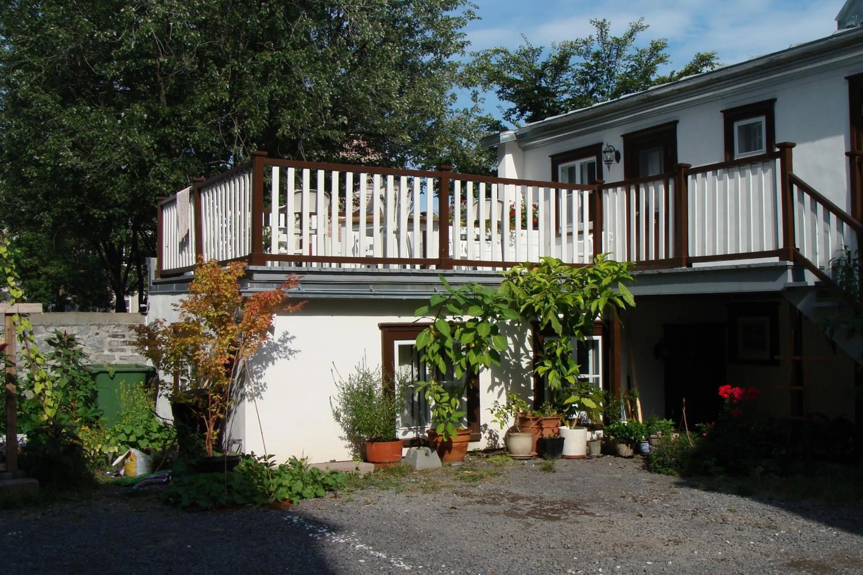 Facade/entrance in Au Petit Hôtel