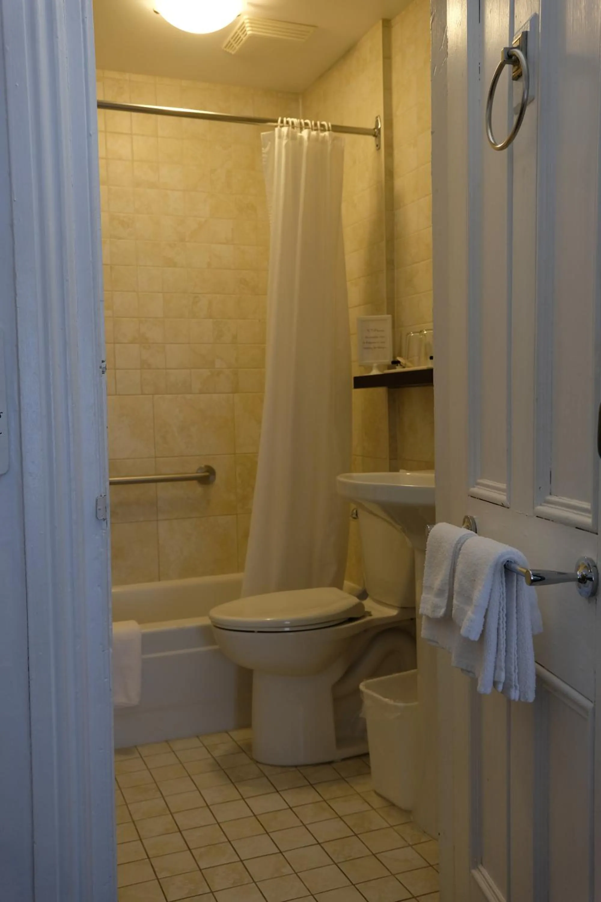 Bathroom in Au Petit Hôtel