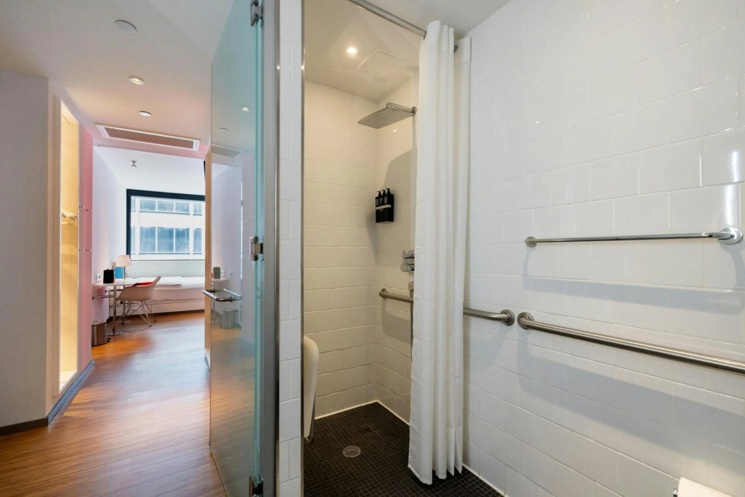 Bedroom, Bed in citizenM New York Times Square