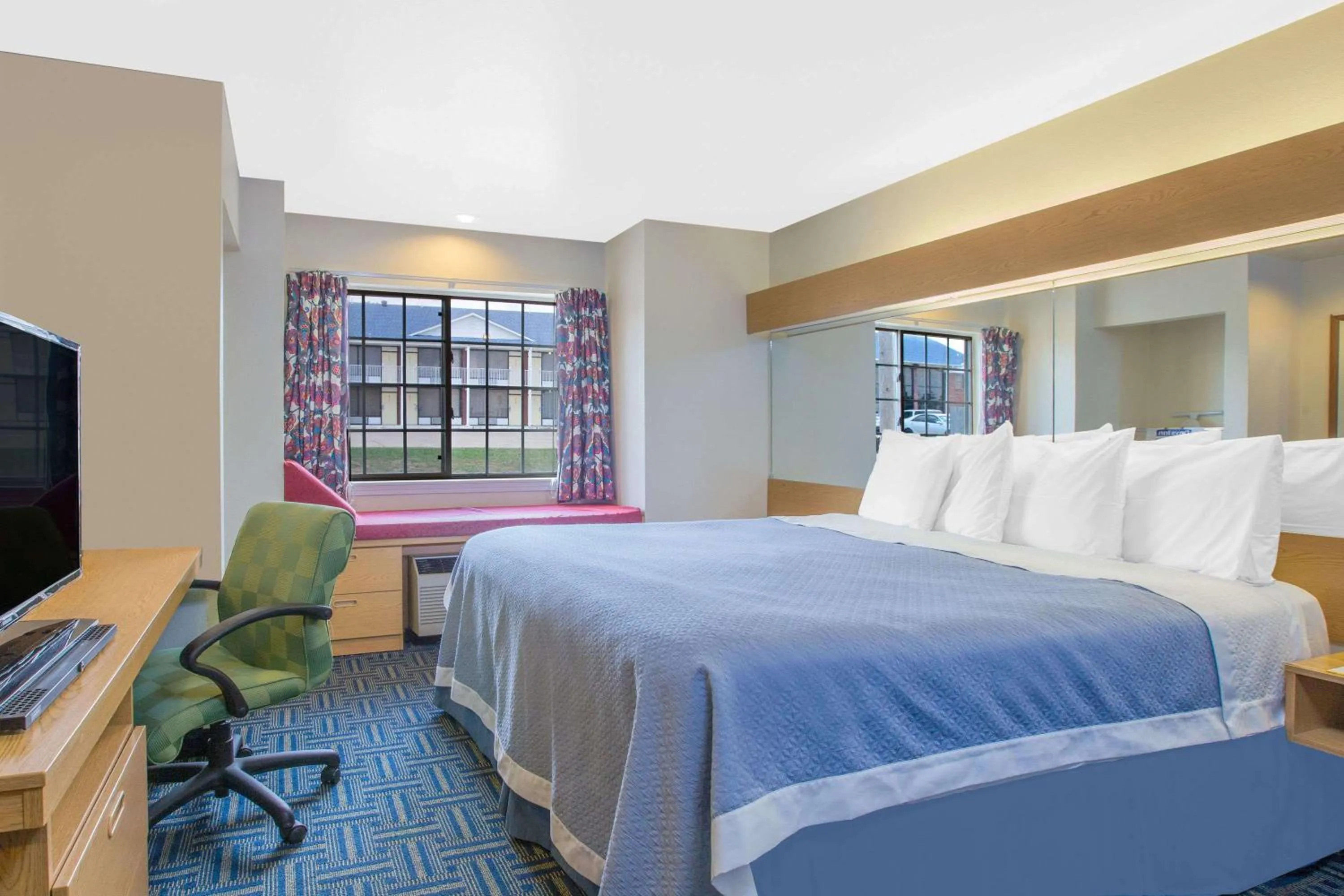 Photo of the whole room, Bed in Quality Inn Sallisaw