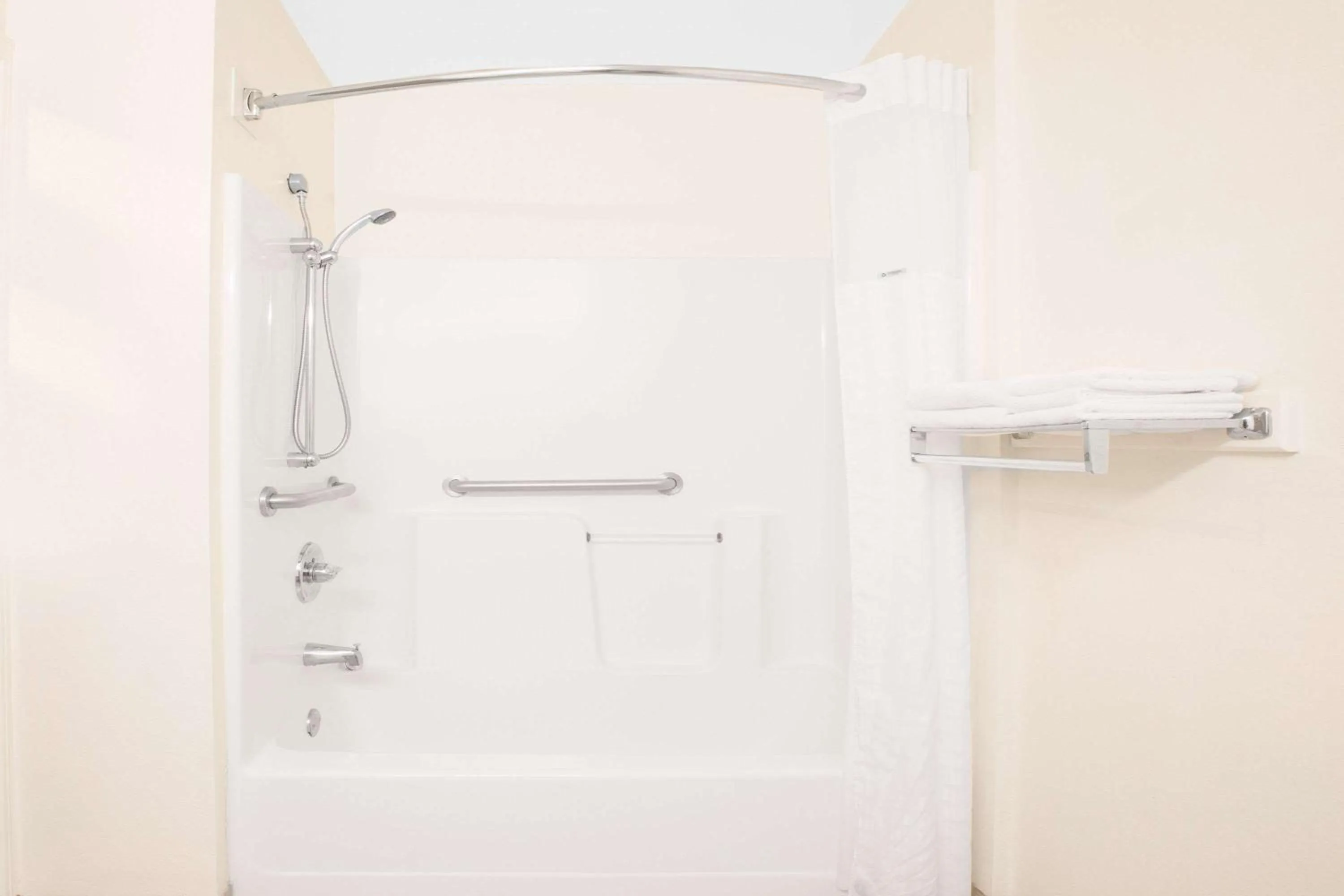 Bathroom in Quality Inn Sallisaw