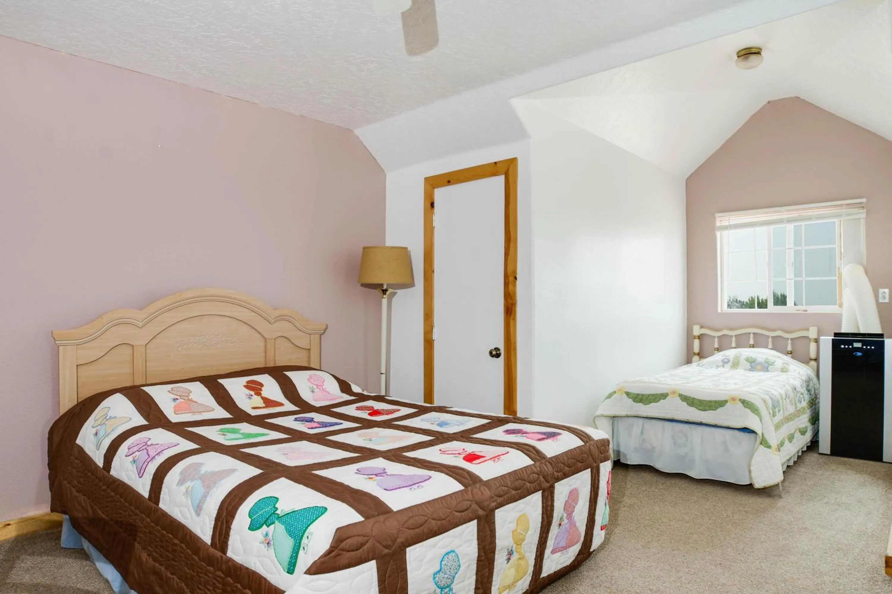 Bed in Hacienda Roja - The Cedars #7 at Wind Walker Homestead