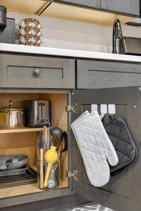 Kitchen or kitchenette in Barnwood Suite - Main Street Lodge in Berlin