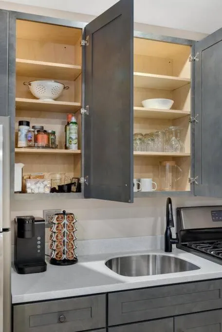 Kitchen or kitchenette in Barnwood Suite - Main Street Lodge in Berlin