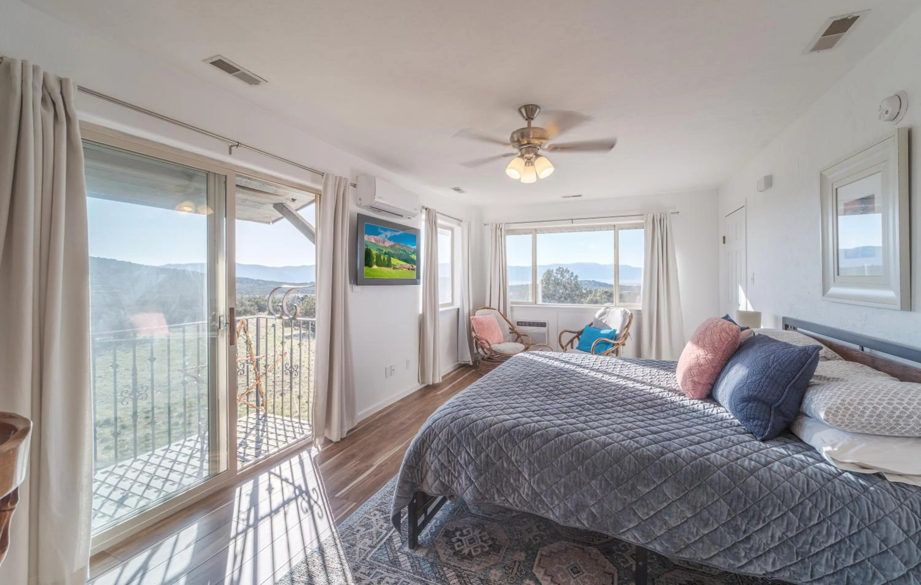 Bed in The Harmony Studio at Wind Walker Homestead
