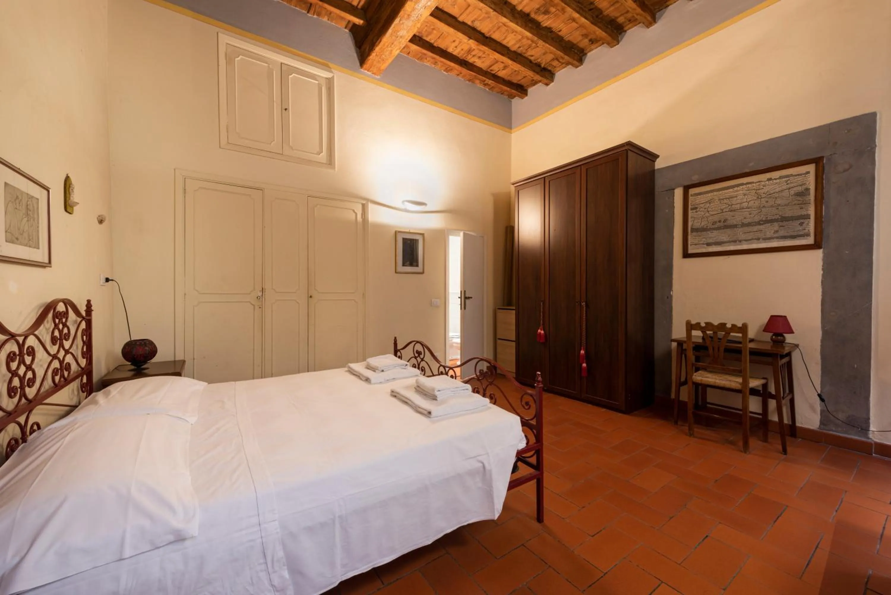 Bed in Giglio Classic by Mmega