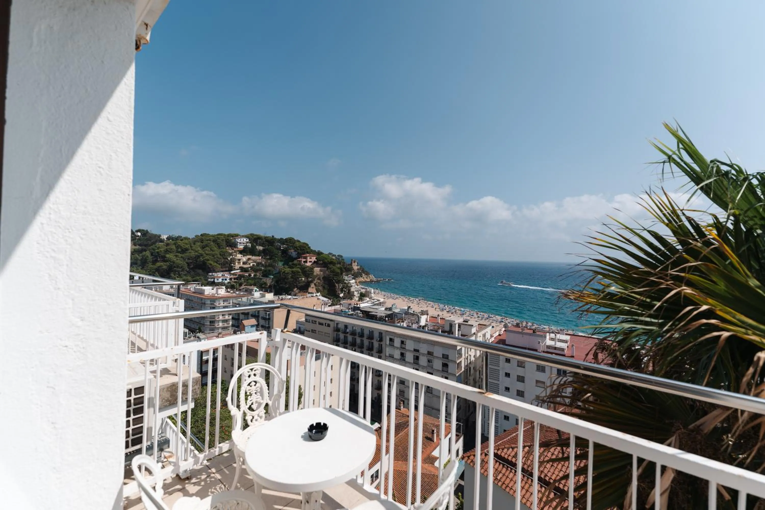 Balcony/Terrace in Hotel Roger de Flor by Seleqtta
