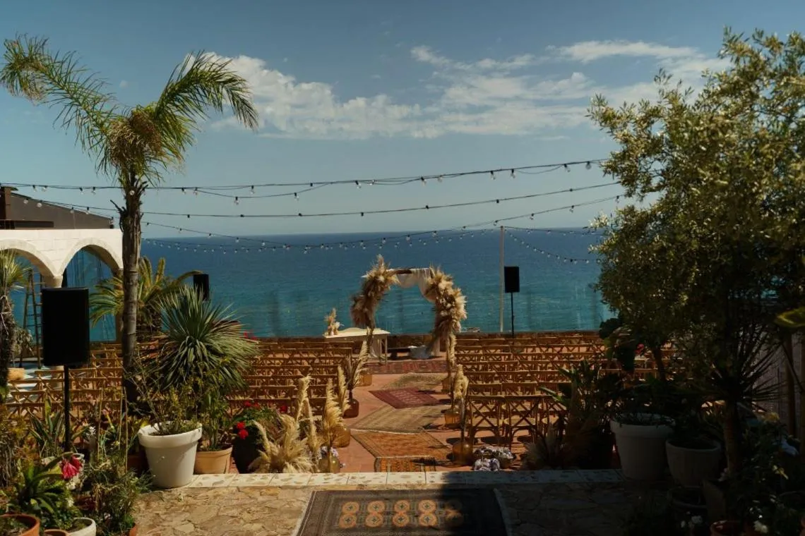 Hotel Roger de Flor by Seleqtta