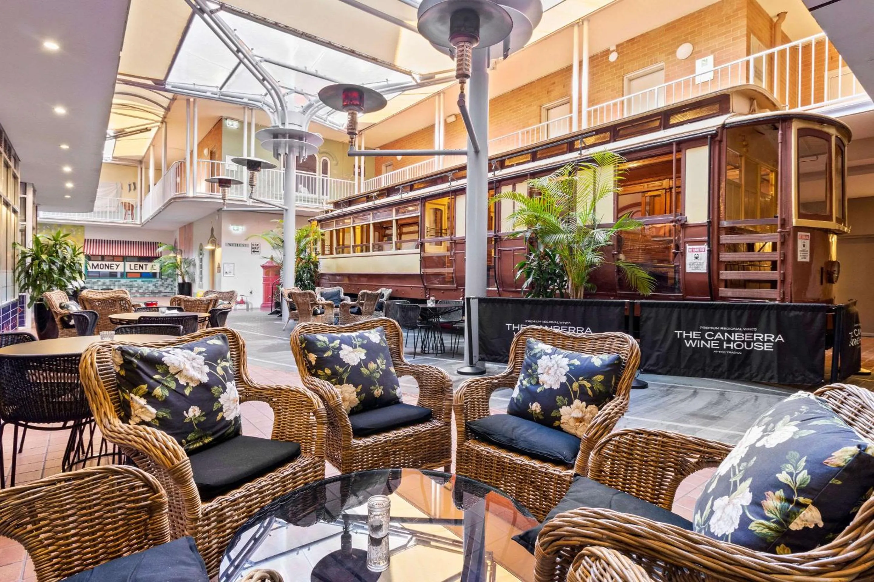 Restaurant/places to eat in Quality Hotel Dickson