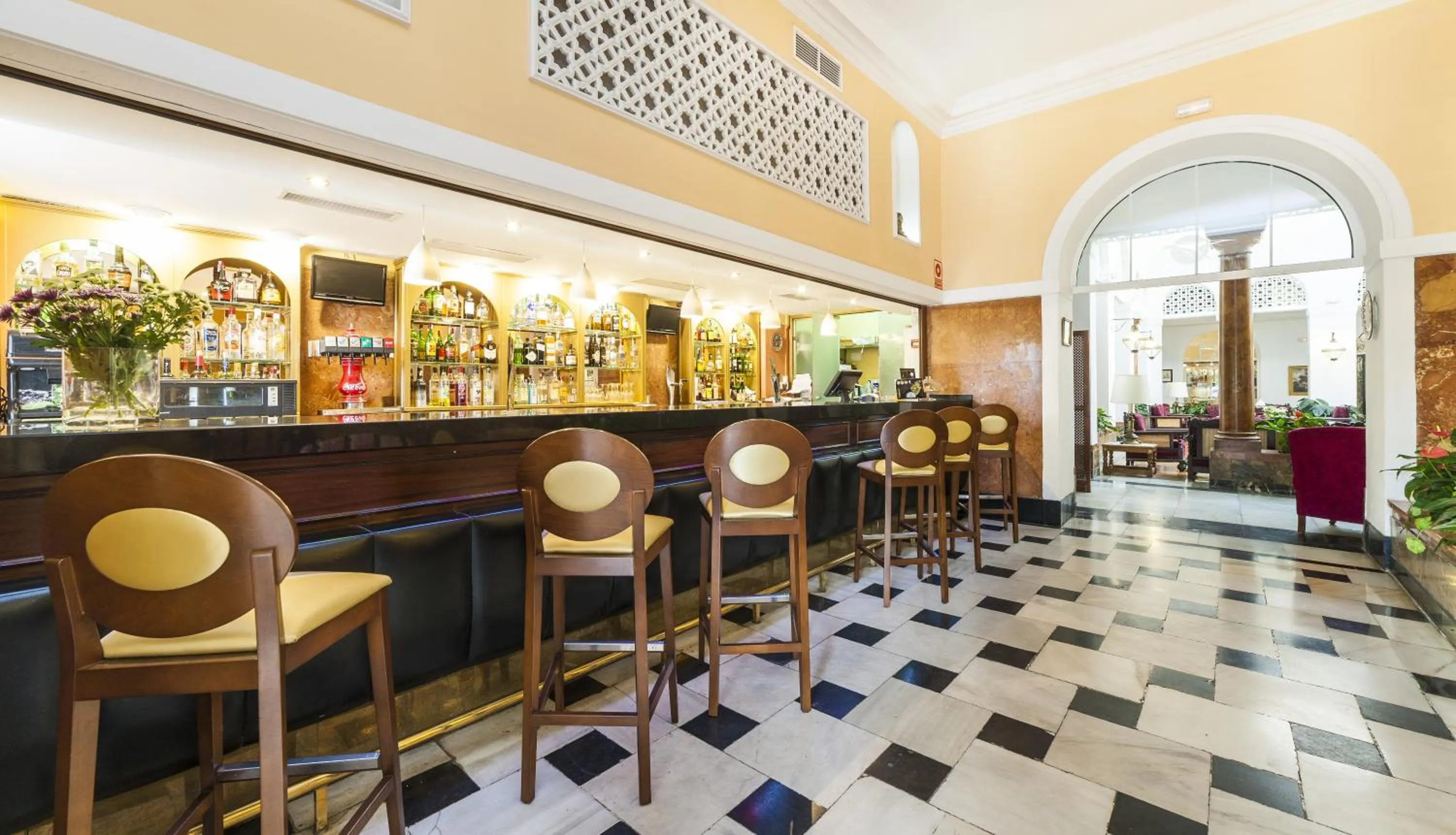 Lounge or bar in Globales Reina Cristina