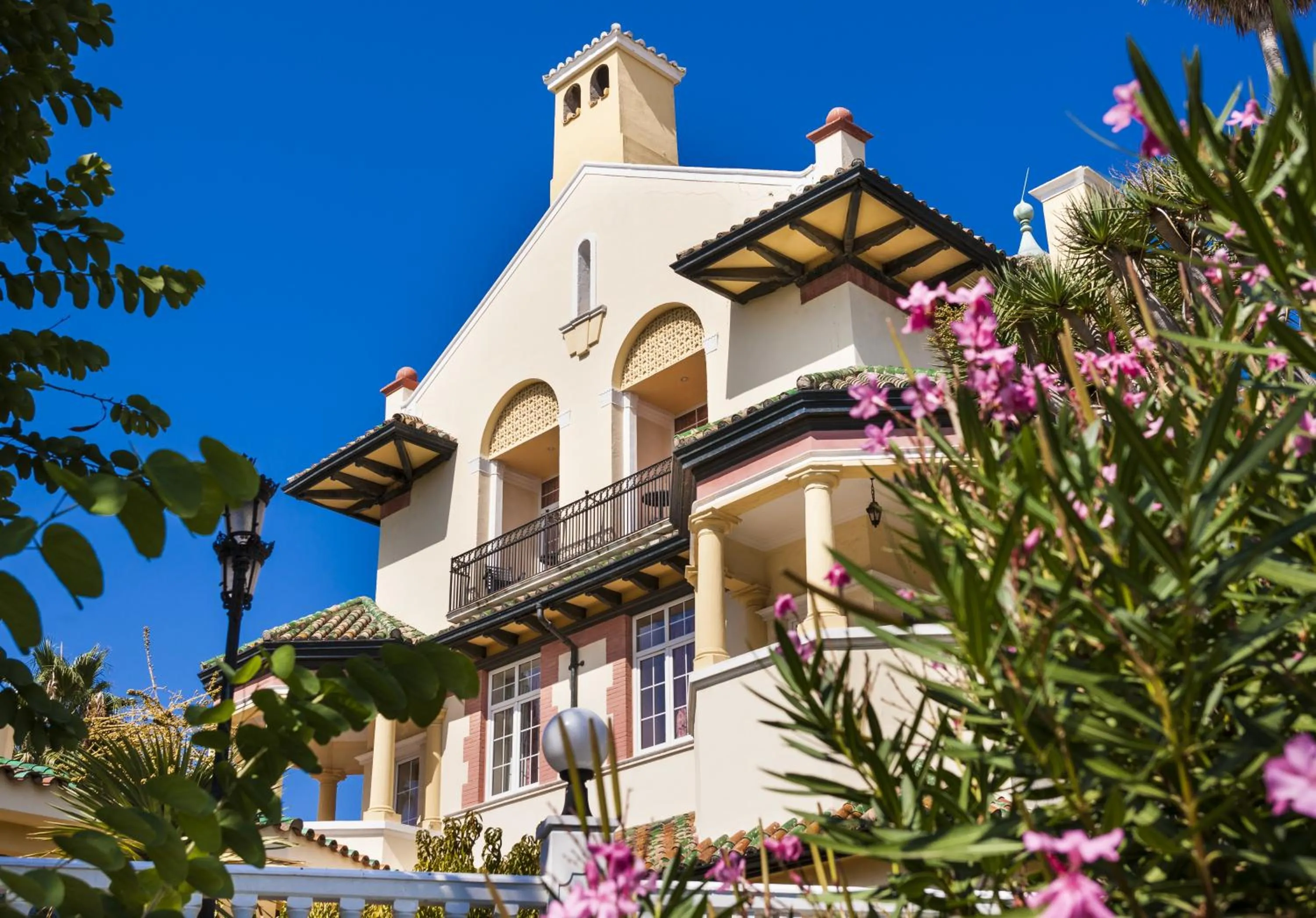 Facade/entrance in Globales Reina Cristina
