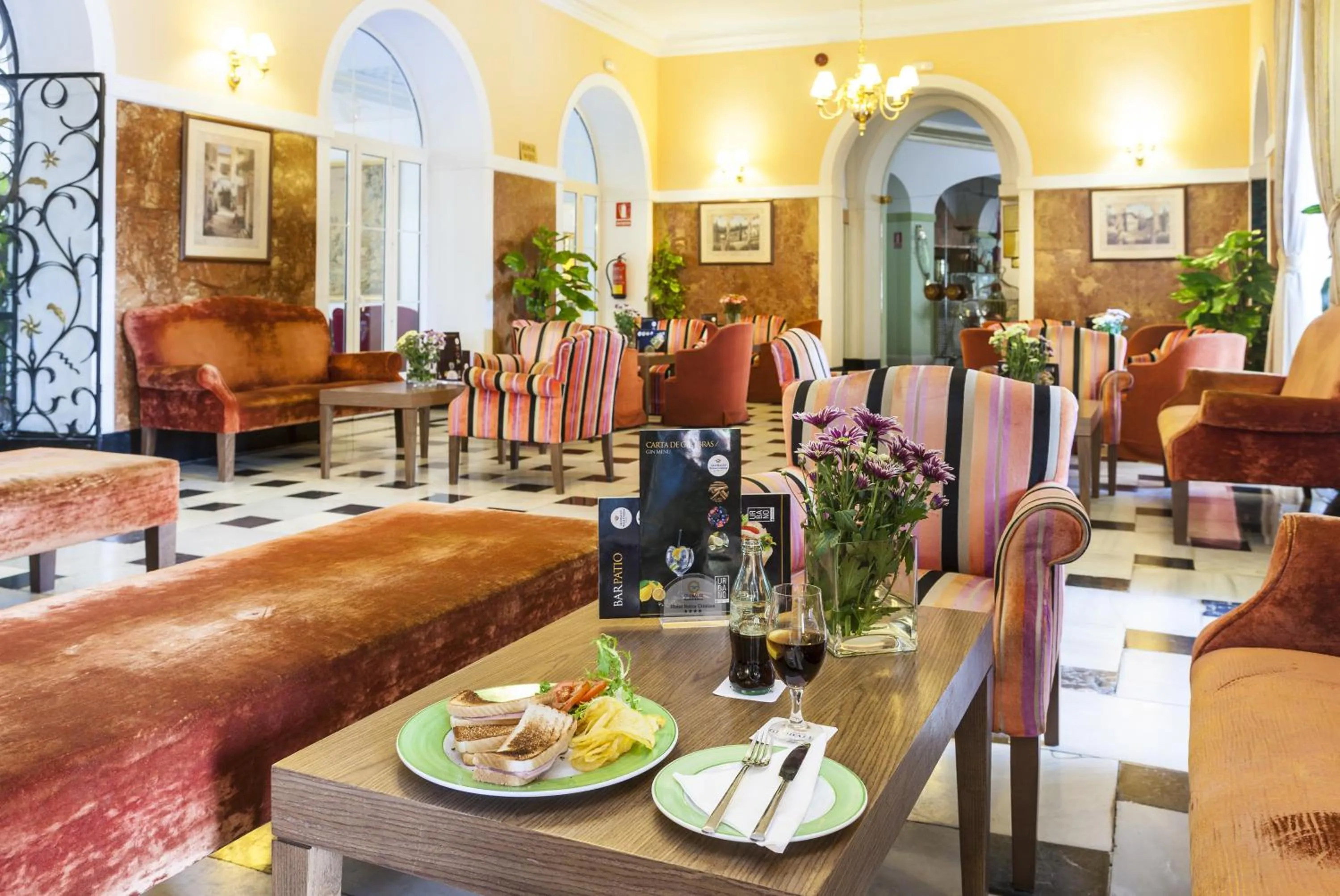 Lounge or bar in Globales Reina Cristina