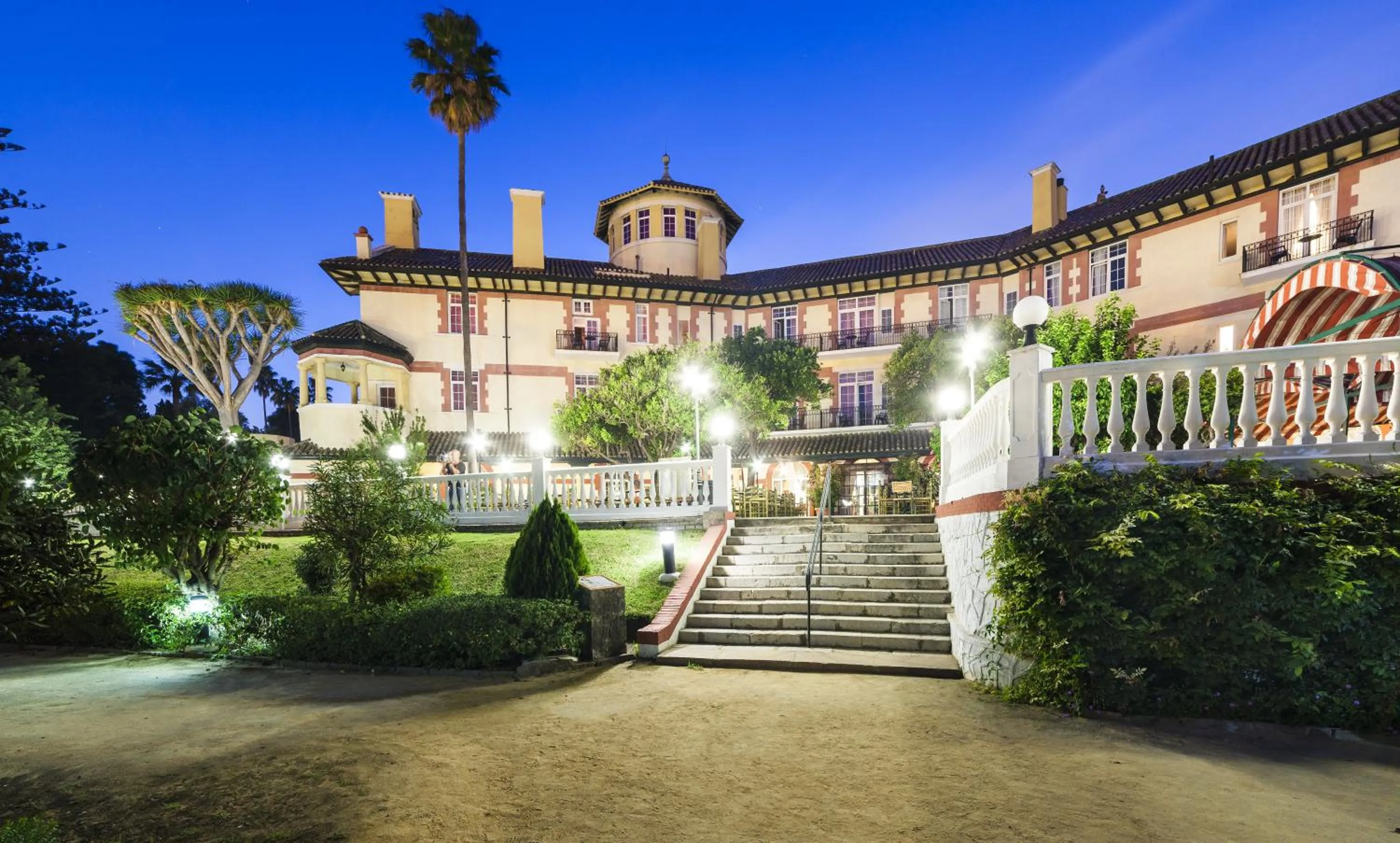 Facade/entrance in Globales Reina Cristina