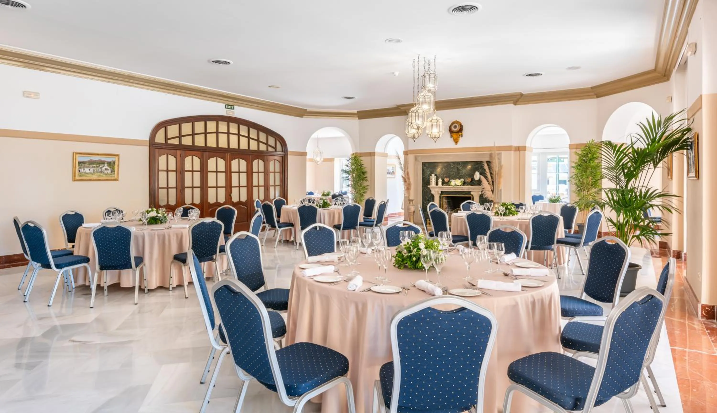 Restaurant/places to eat in Globales Reina Cristina