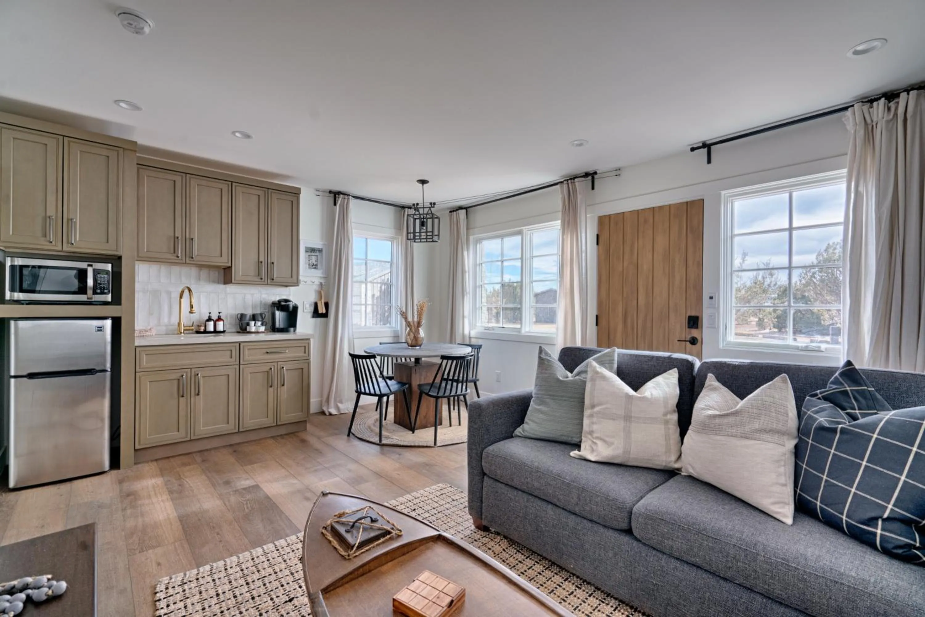 Living room in Inn History Grand Canyon Cabin