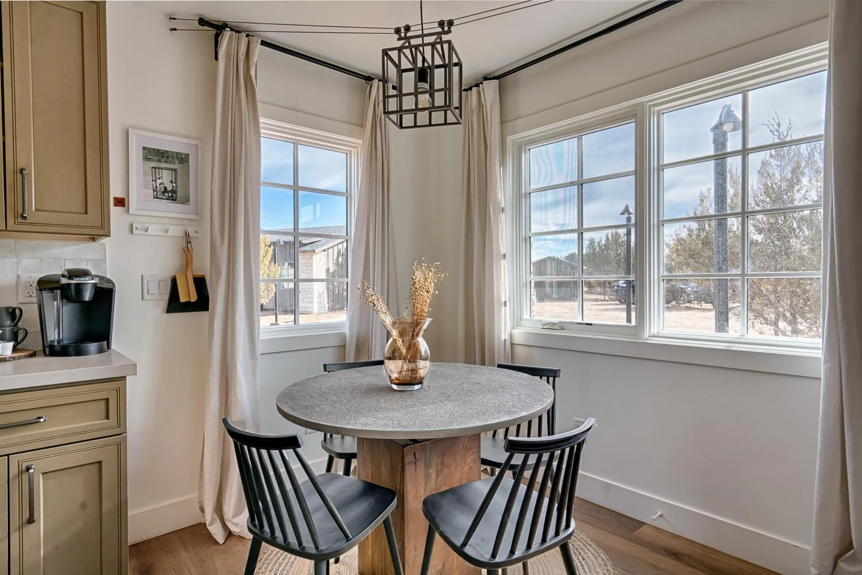Dining area in Inn History Grand Canyon Cabin