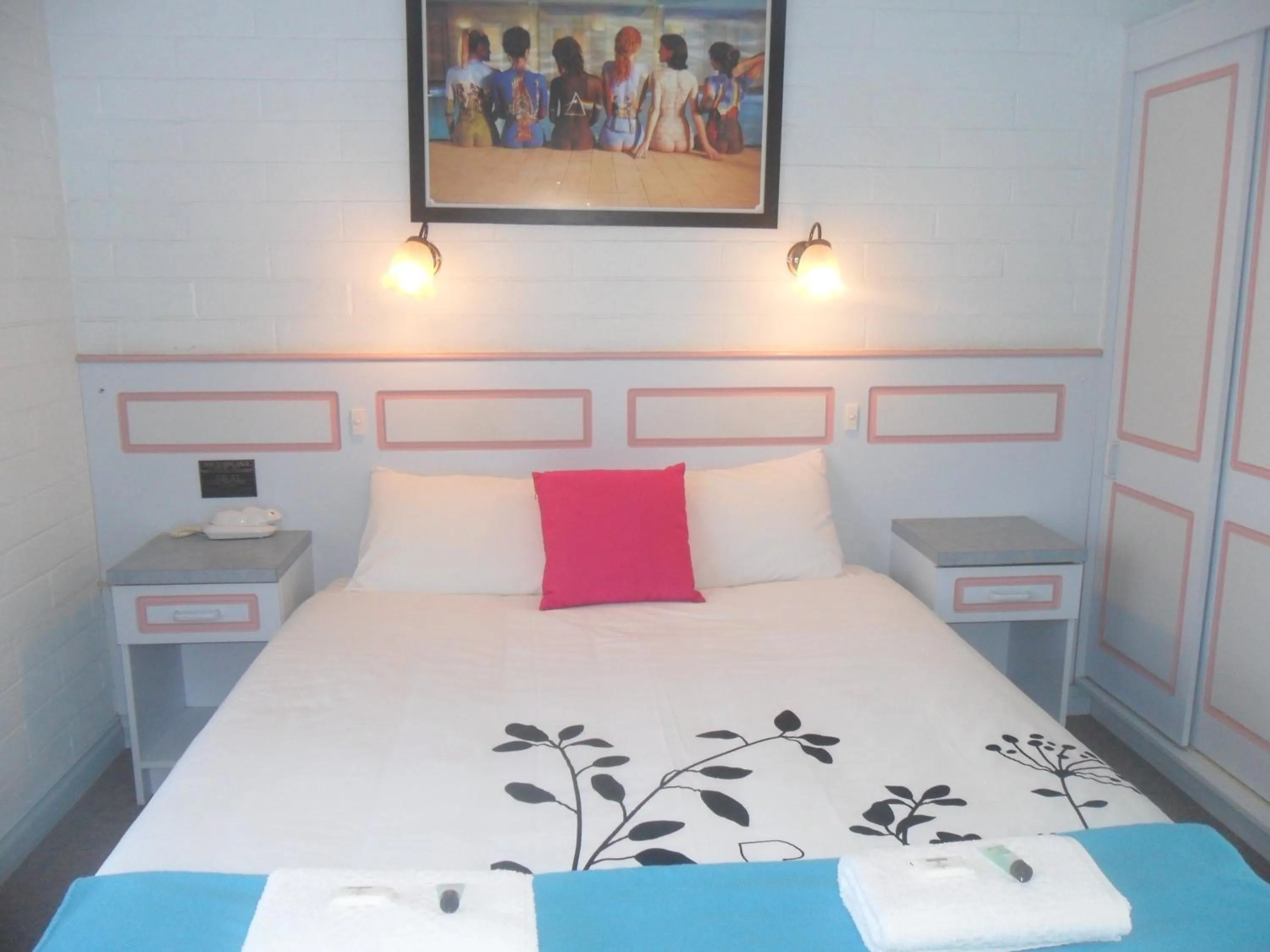 Decorative detail, Bed in Motel Dimboola