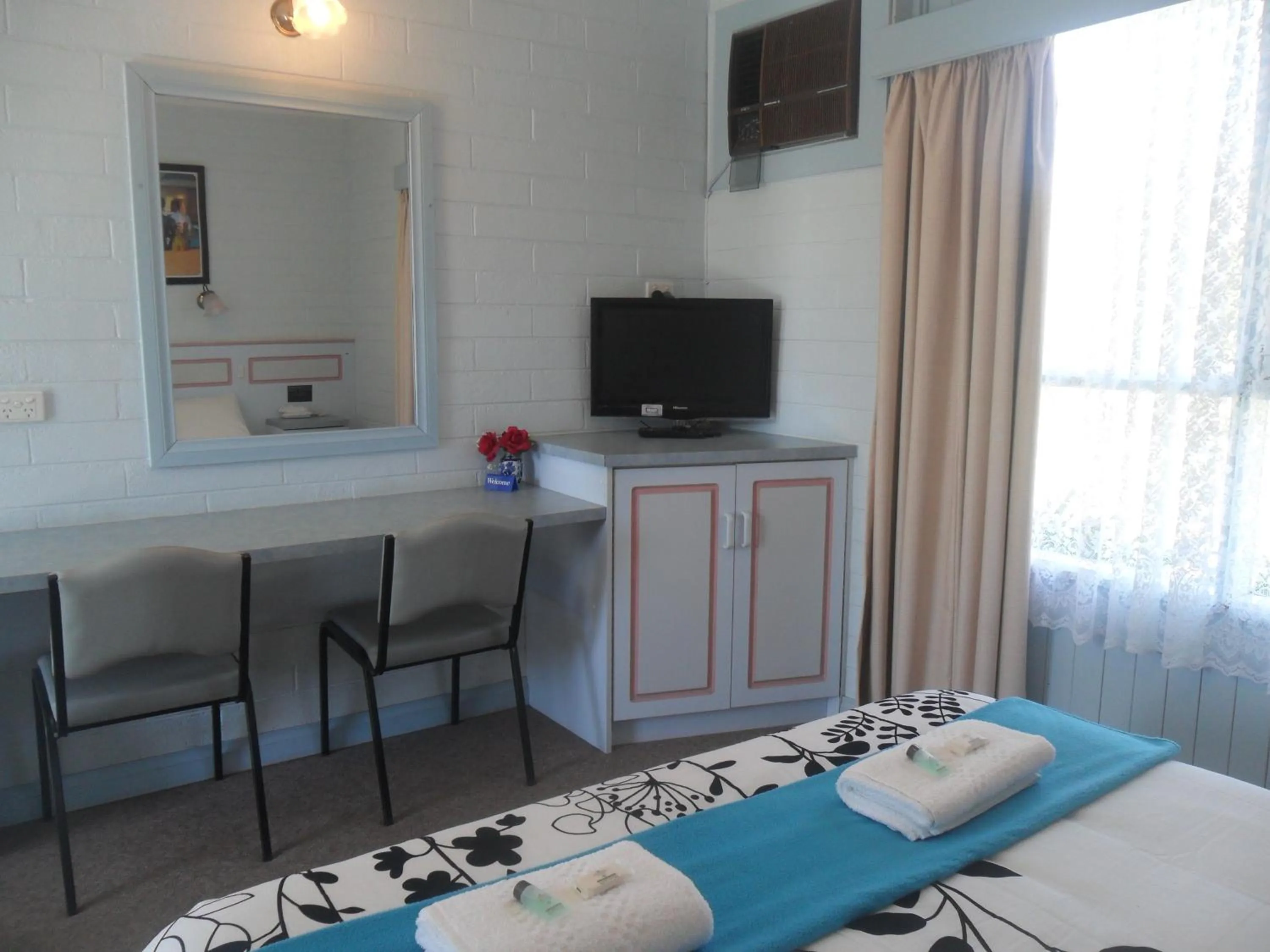 Photo of the whole room, Bed in Motel Dimboola