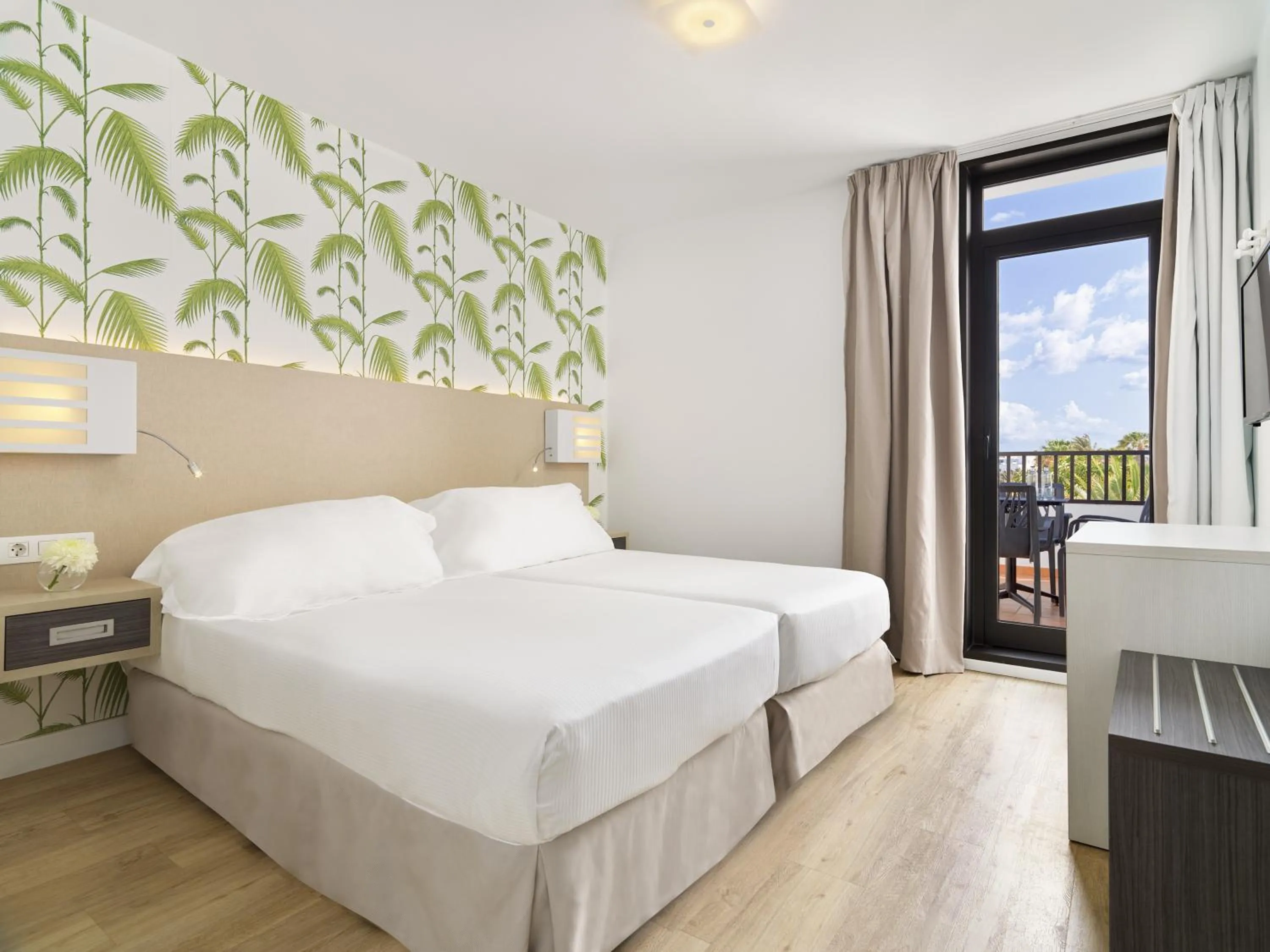 Bed in H10 Suites Lanzarote Gardens