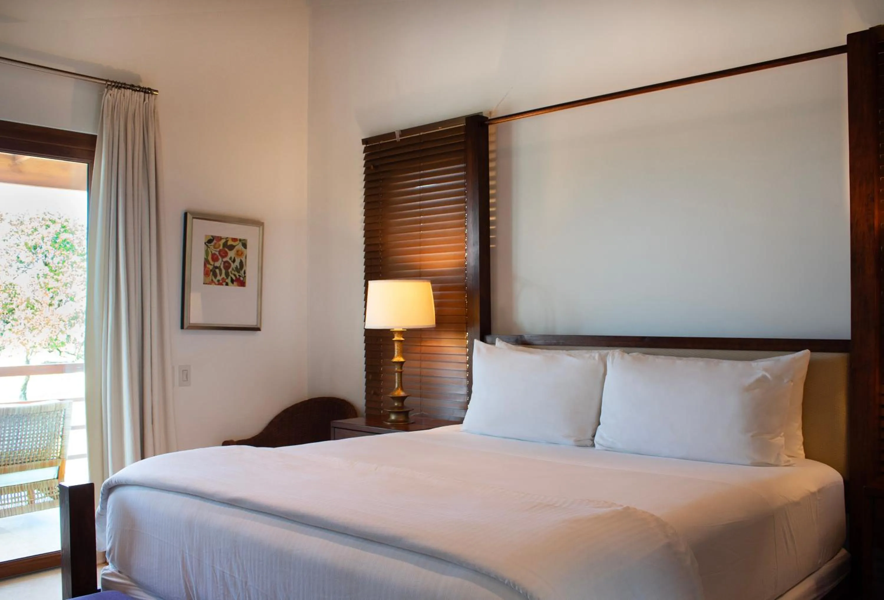 Bed in Las Verandas Hotel & Villas
