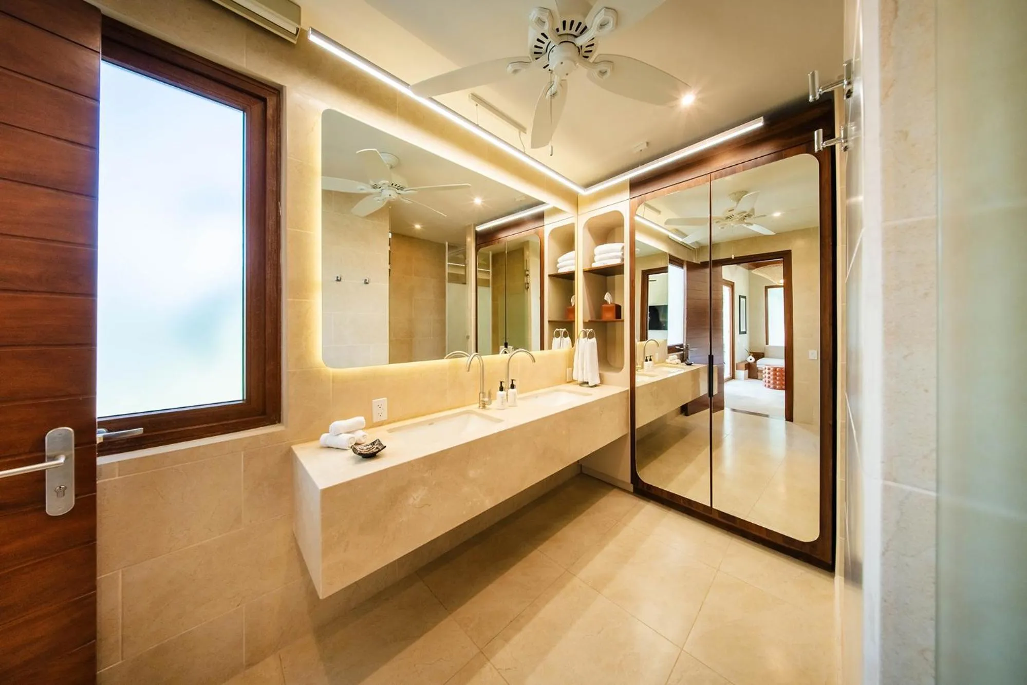Shower in Las Verandas Hotel & Villas