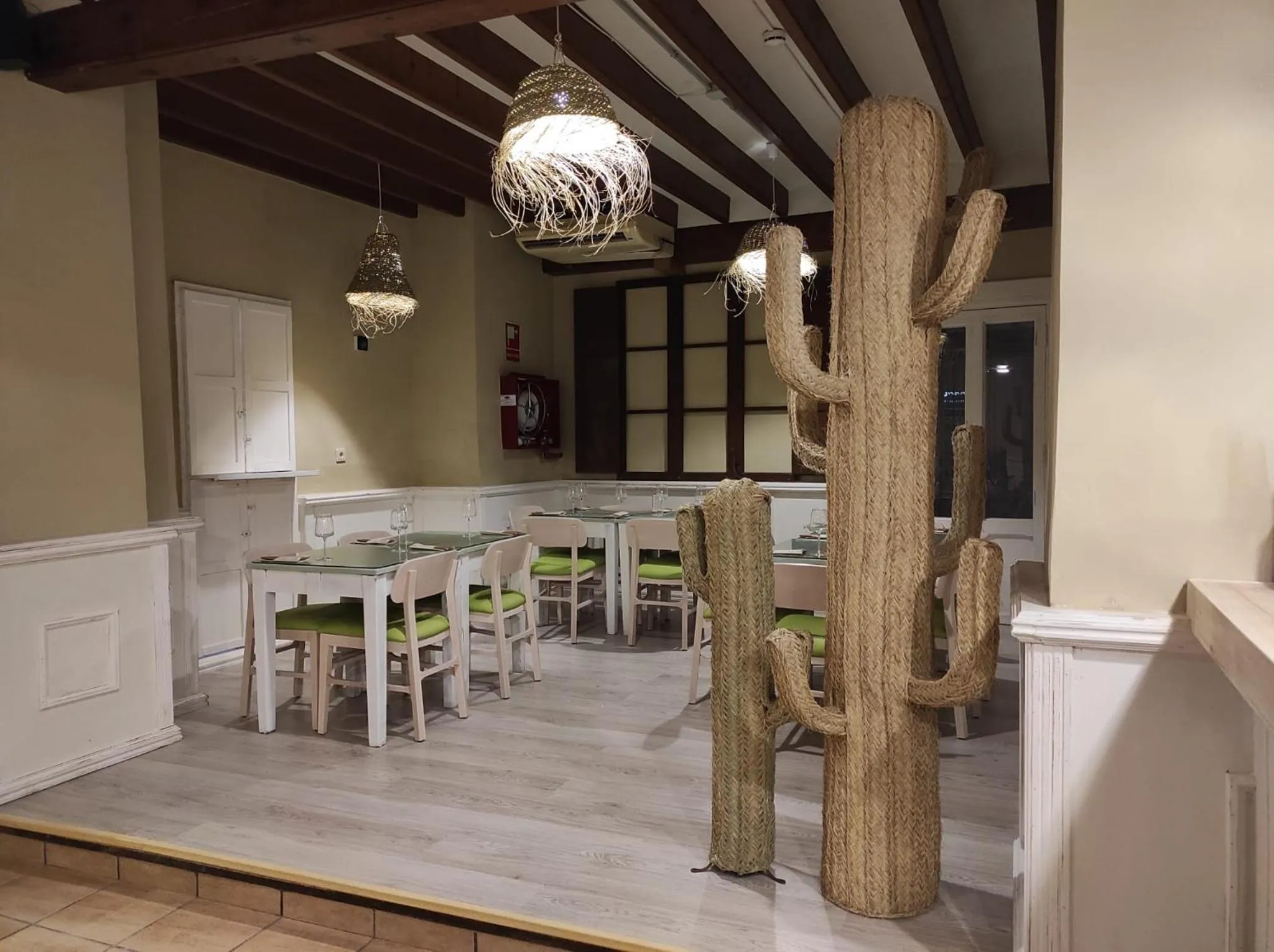 Restaurant/places to eat in Hostal Loreto