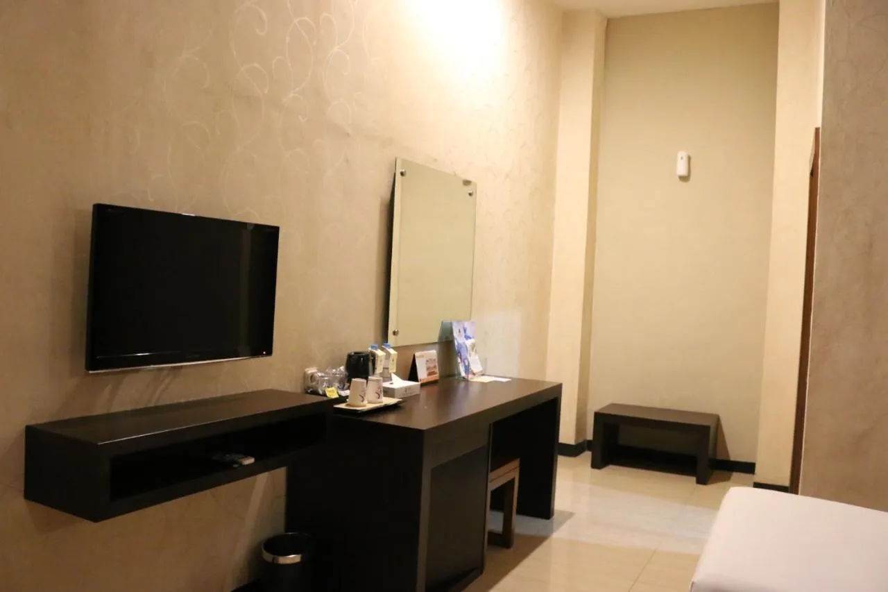 TV and multimedia, Bed in Hotel Roditha Banjarbaru
