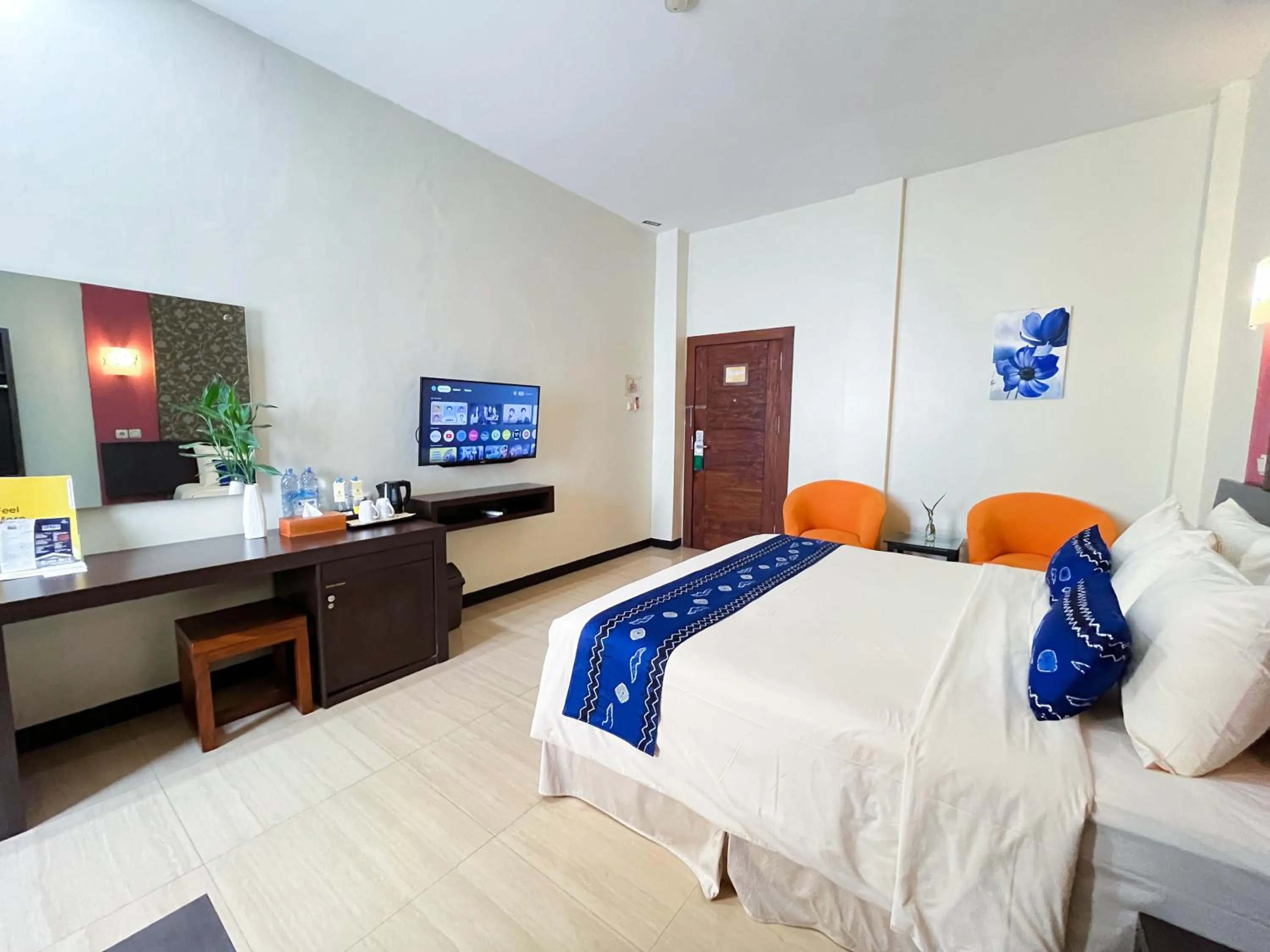 Seating area, Bed in Hotel Roditha Banjarbaru