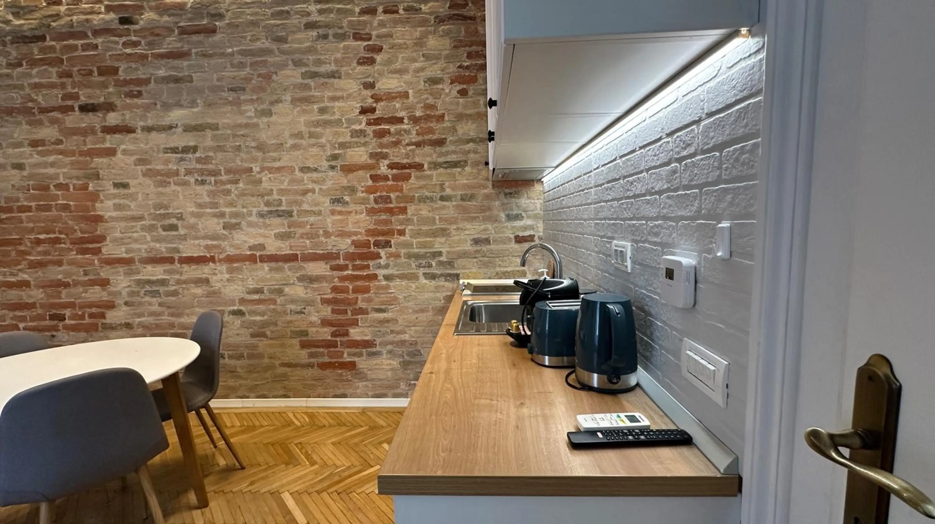 Coffee/tea facilities in Carol Residence - ultra central - powered by NEO