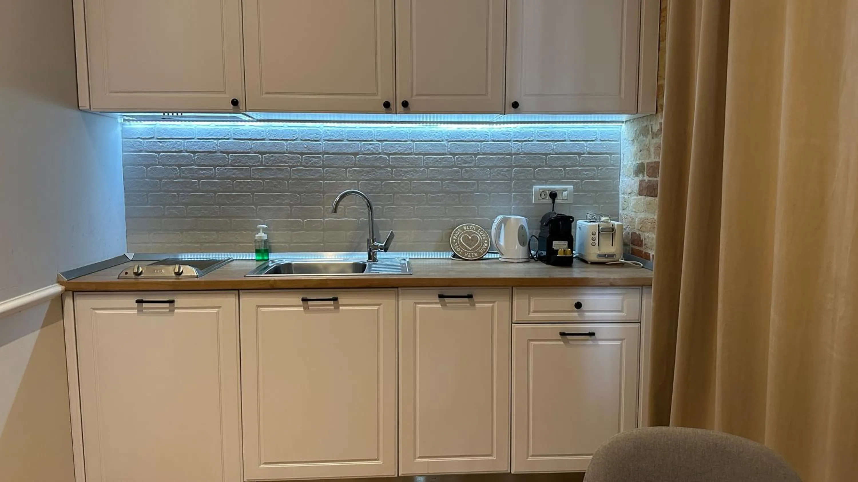 Coffee/tea facilities in Carol Residence - ultra central - powered by NEO