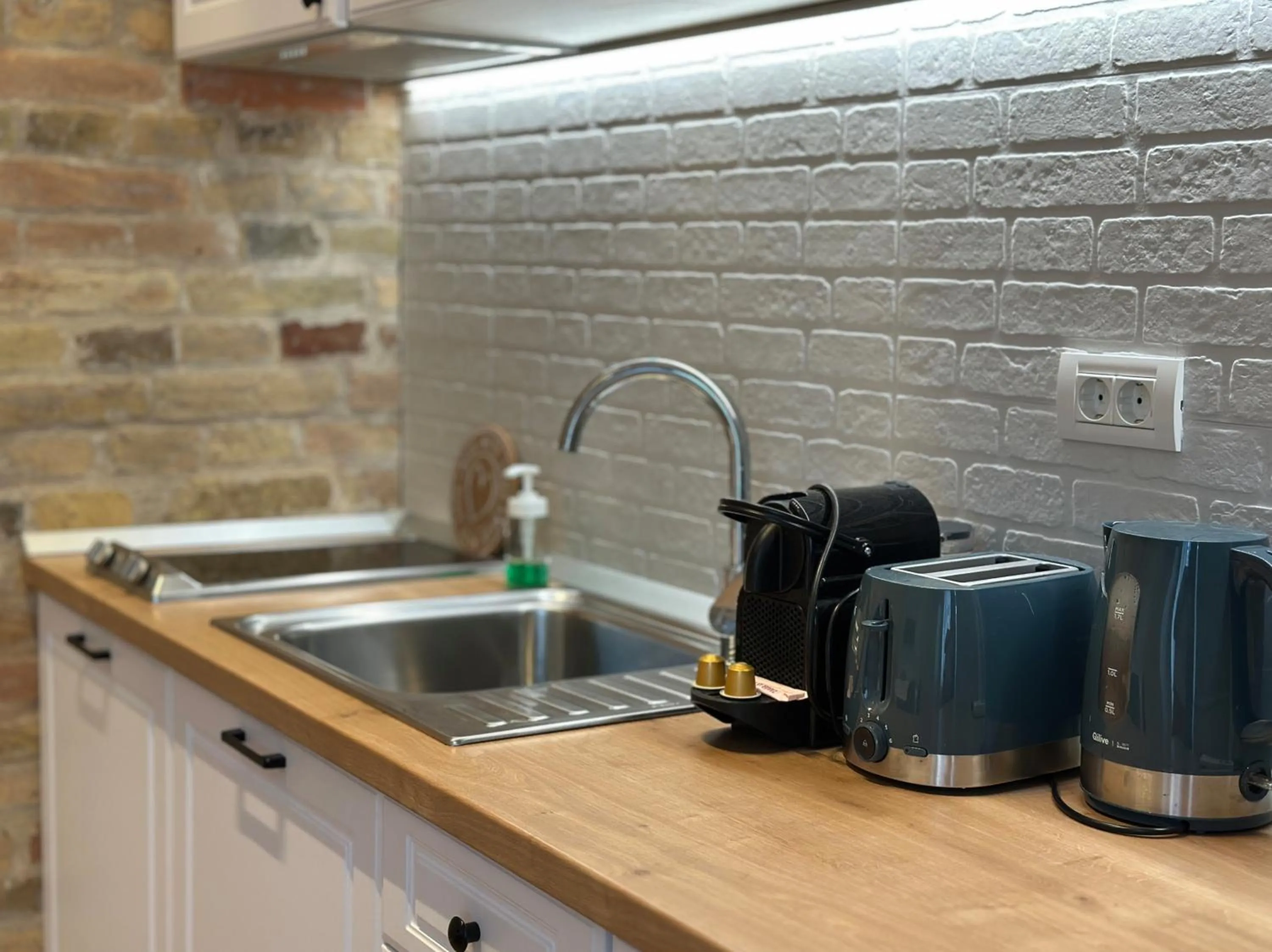 Coffee/tea facilities in Carol Residence - ultra central - powered by NEO