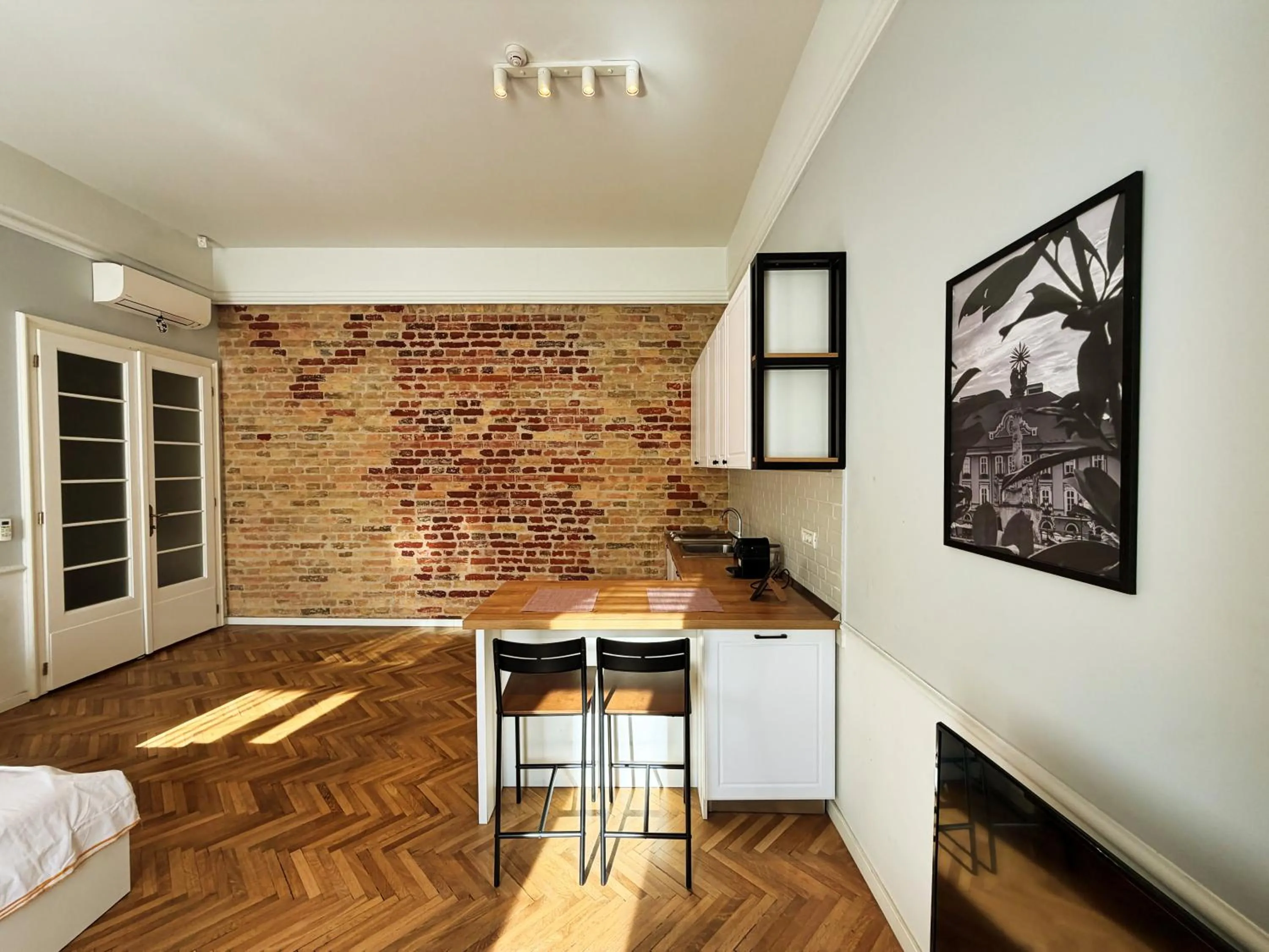 Kitchen or kitchenette in Carol Residence - ultra central - powered by NEO