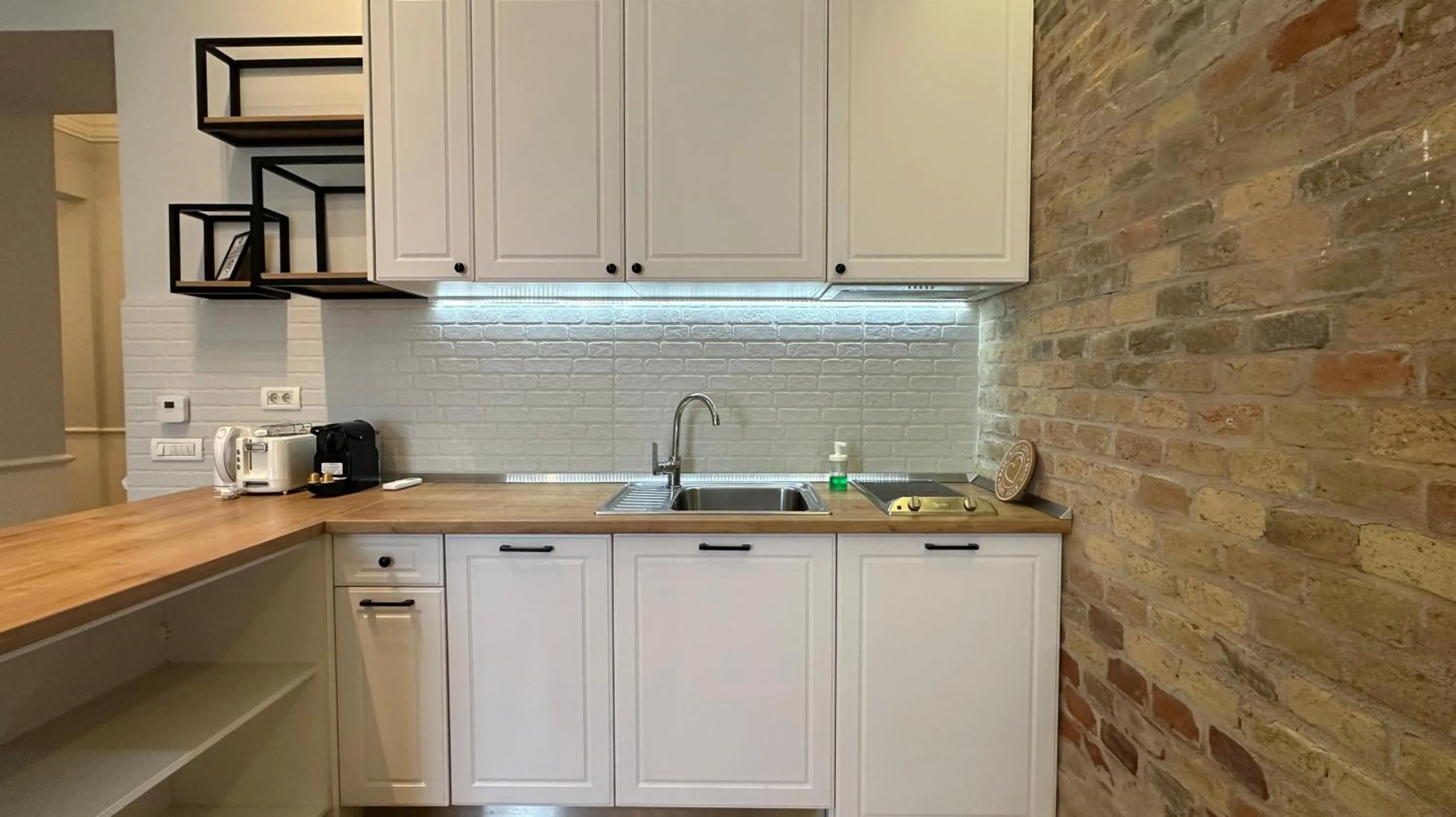 Kitchen or kitchenette in Carol Residence - ultra central - powered by NEO