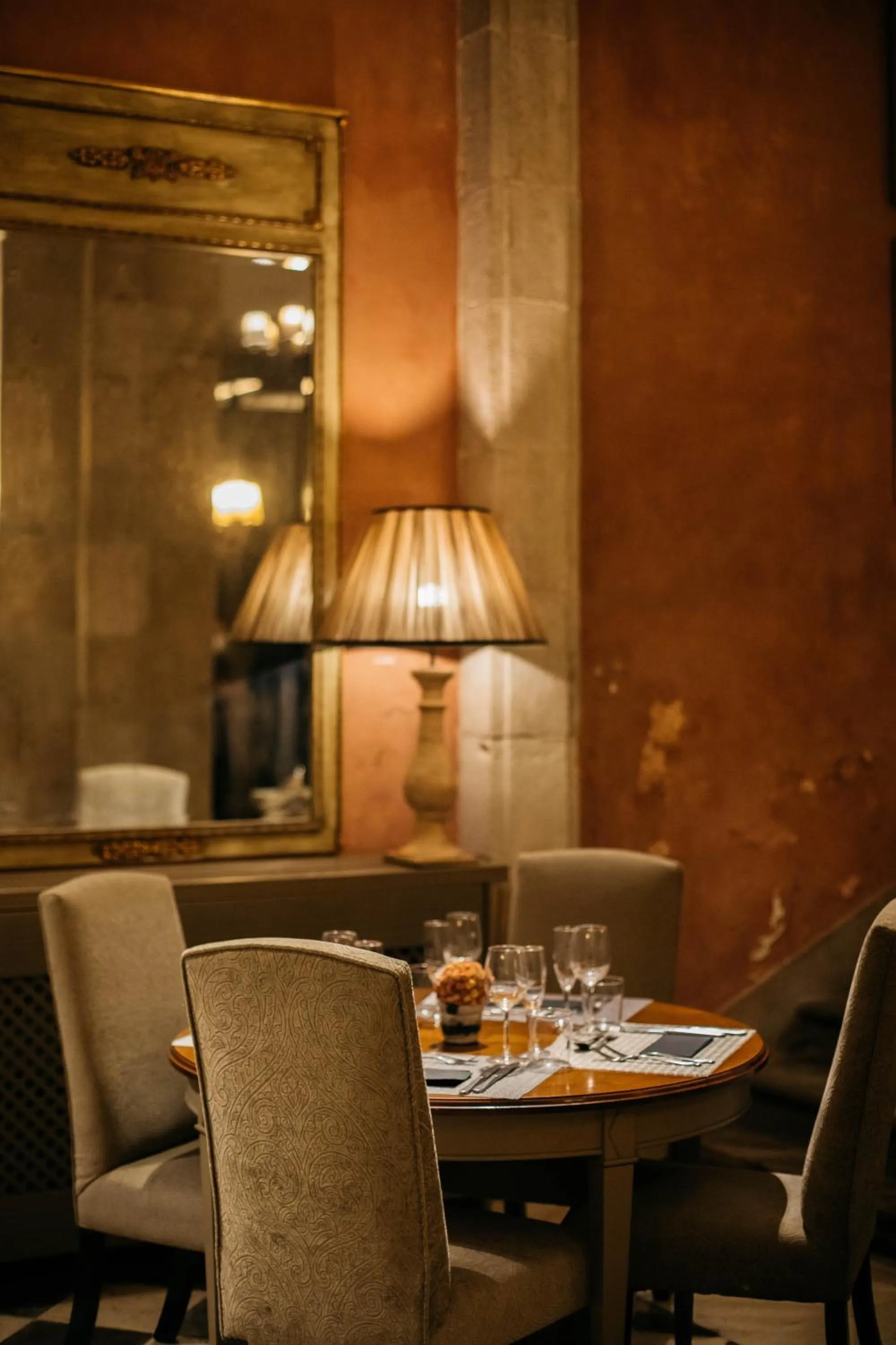 Restaurant/places to eat in Duquesa de Cardona Hotel 4 Sup by Grup Duquessa