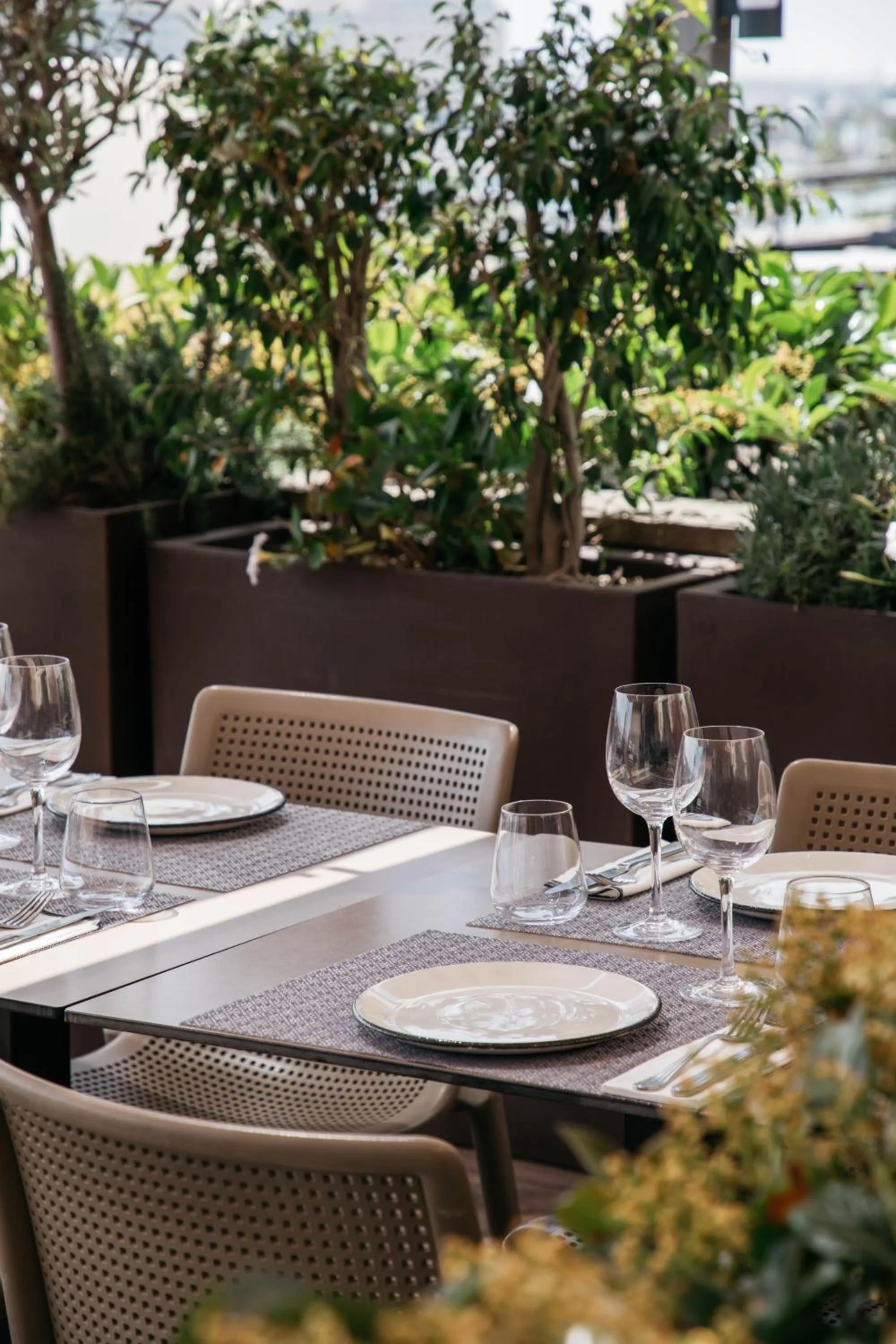 Restaurant/places to eat in Duquesa de Cardona Hotel 4 Sup by Grup Duquessa