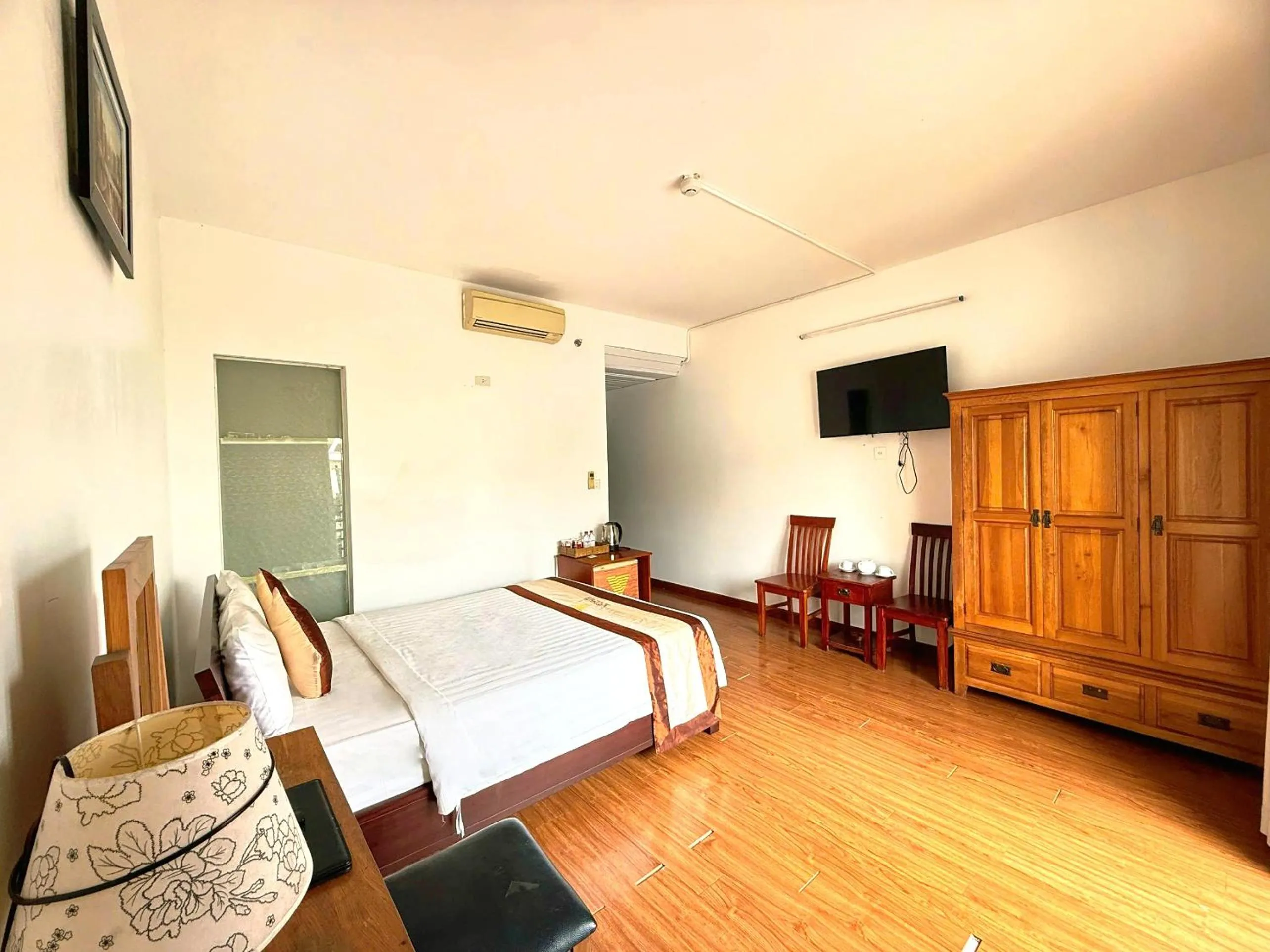 Photo of the whole room, Bed in Venus Phu Quoc Hotel
