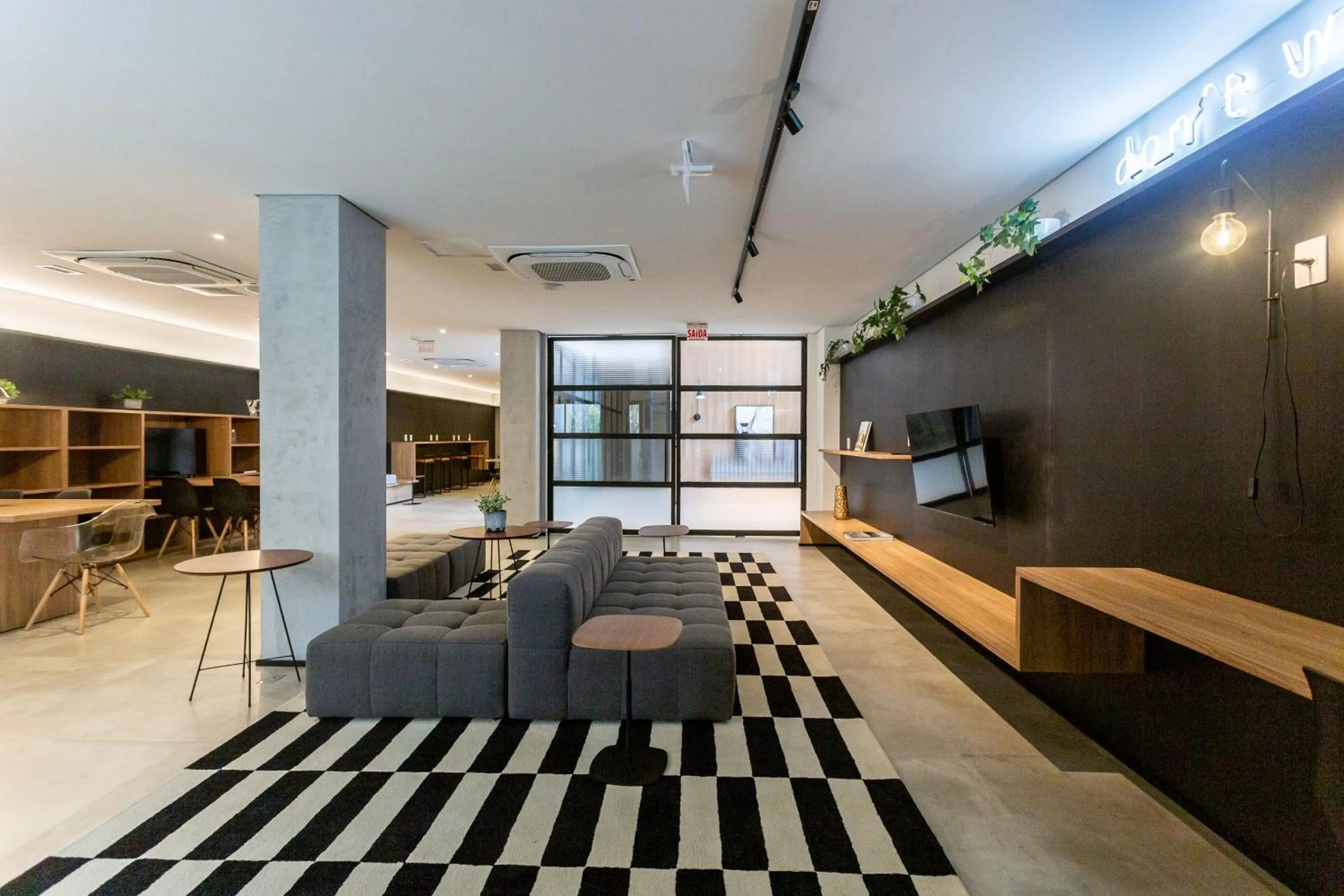 Day in Charlie Sabiá Moema